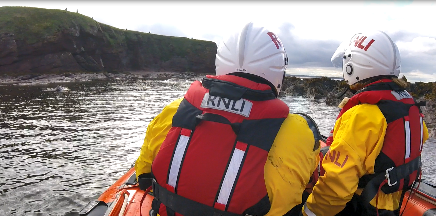 Dunbar ILB crew arrive on scene to help dog stuck at cliffs.