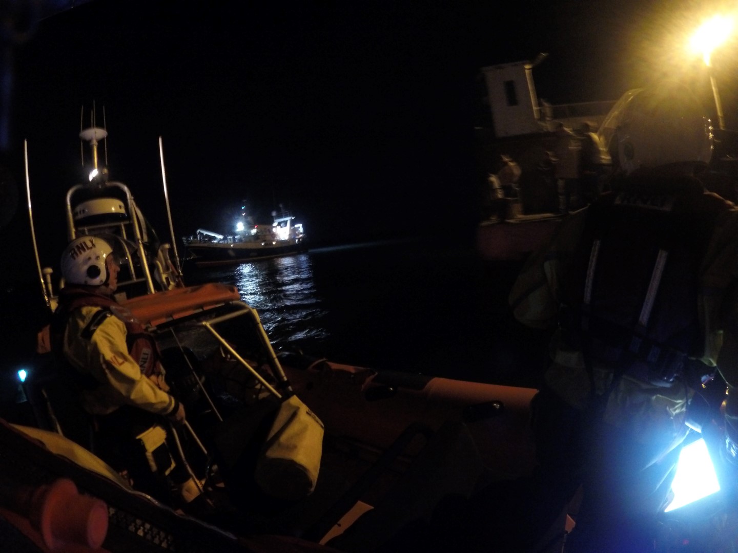 Skerries RNLI bring fishing vessel into Skerries harbour