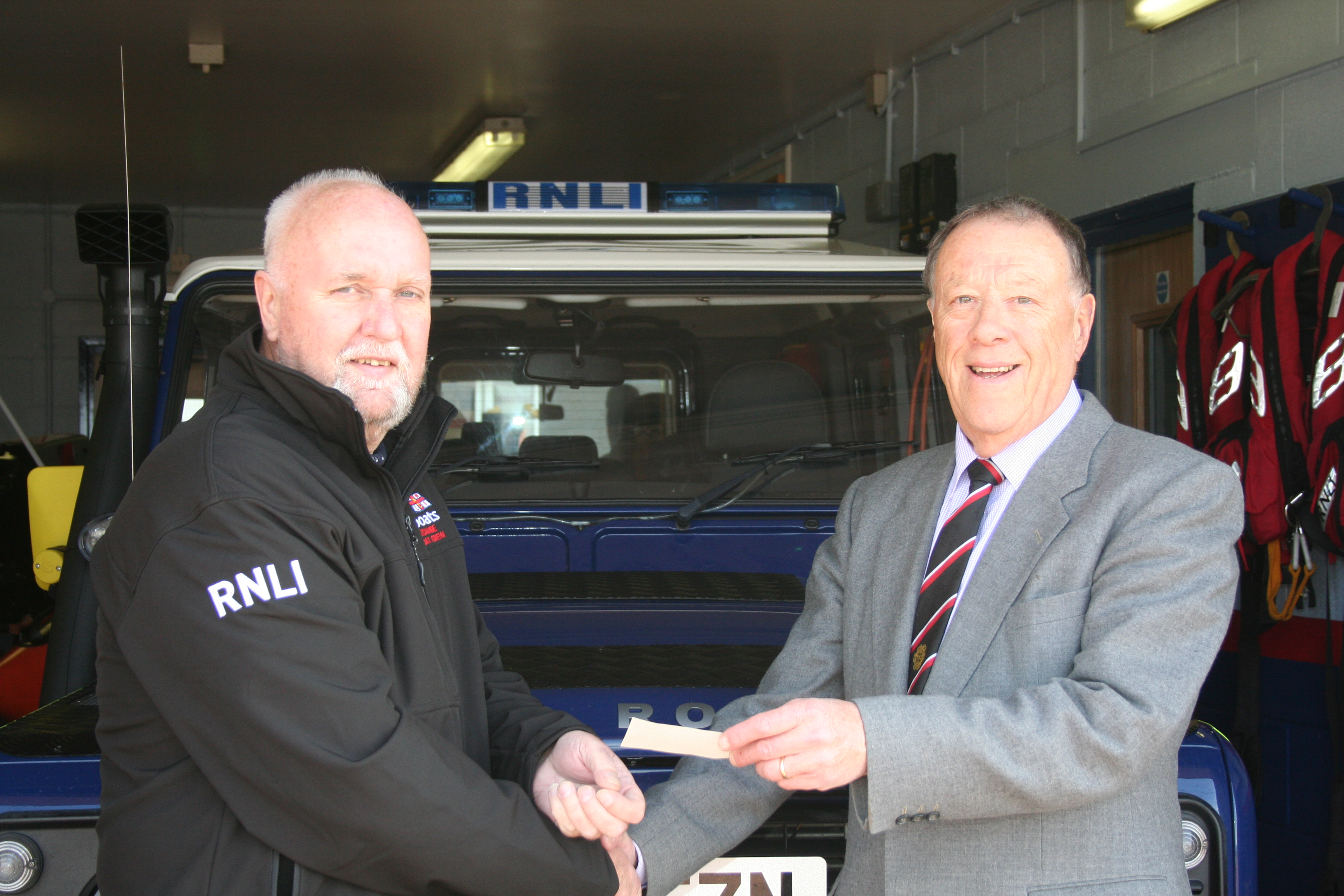 Association President, Wilfred Gill, presents the cheque to Harry Roberts MBE