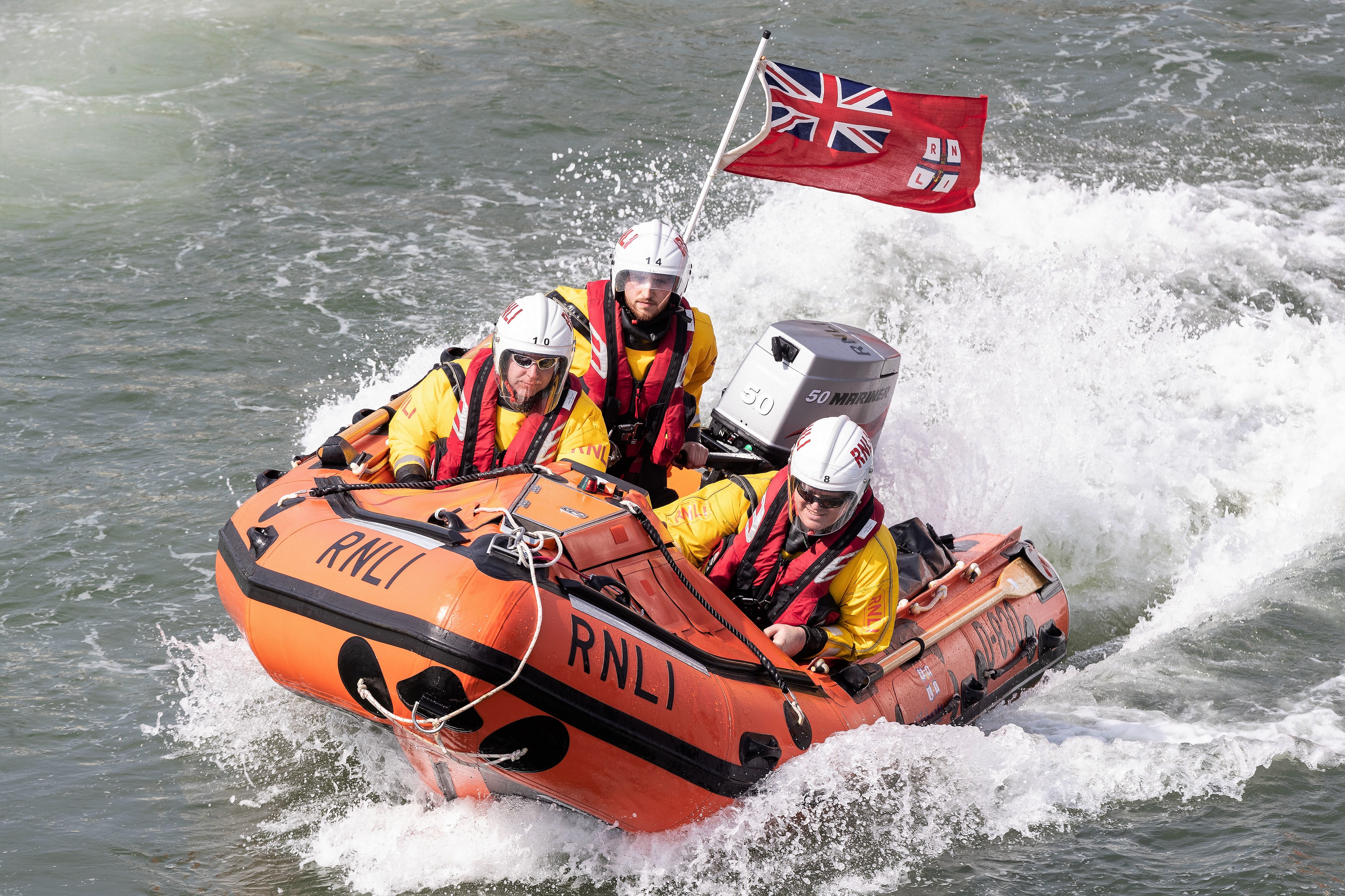 Guests at today’s naming ceremony saw a capability demonstration by Aberdeen inshore lifeboat ‘Buoy Woody-85N’ with senior helm Stuart Gibb at the controls