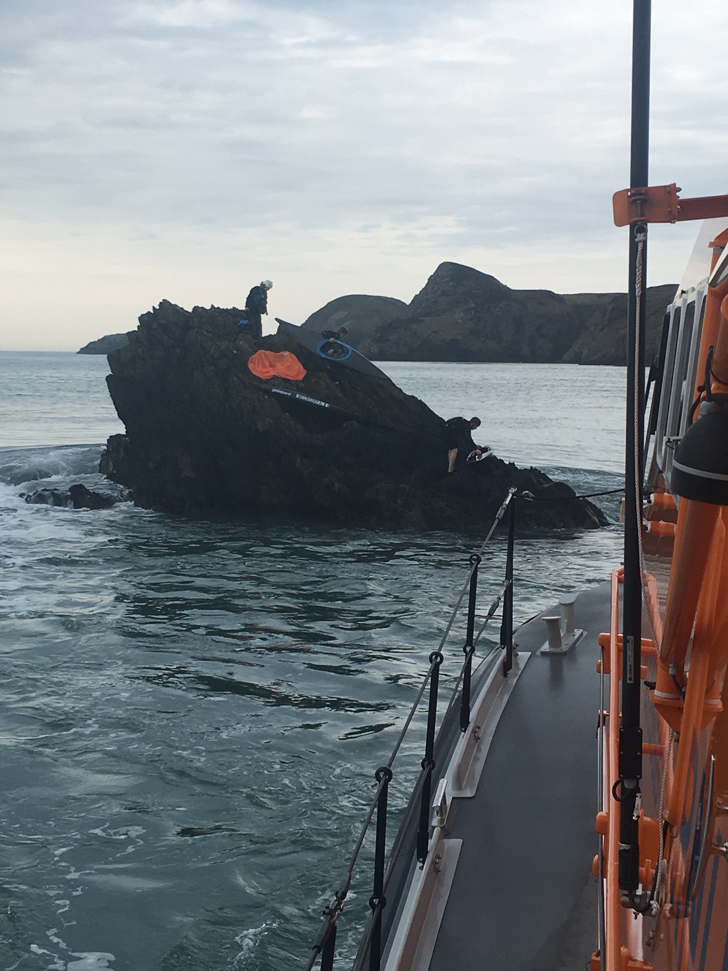 St Davids RNLI all-weather and inshore lifeboats were launched at 8.11am on Tuesday 23 April to four kayakers who were stranded on a reef after getting into difficulties in Ramsey Sound.
