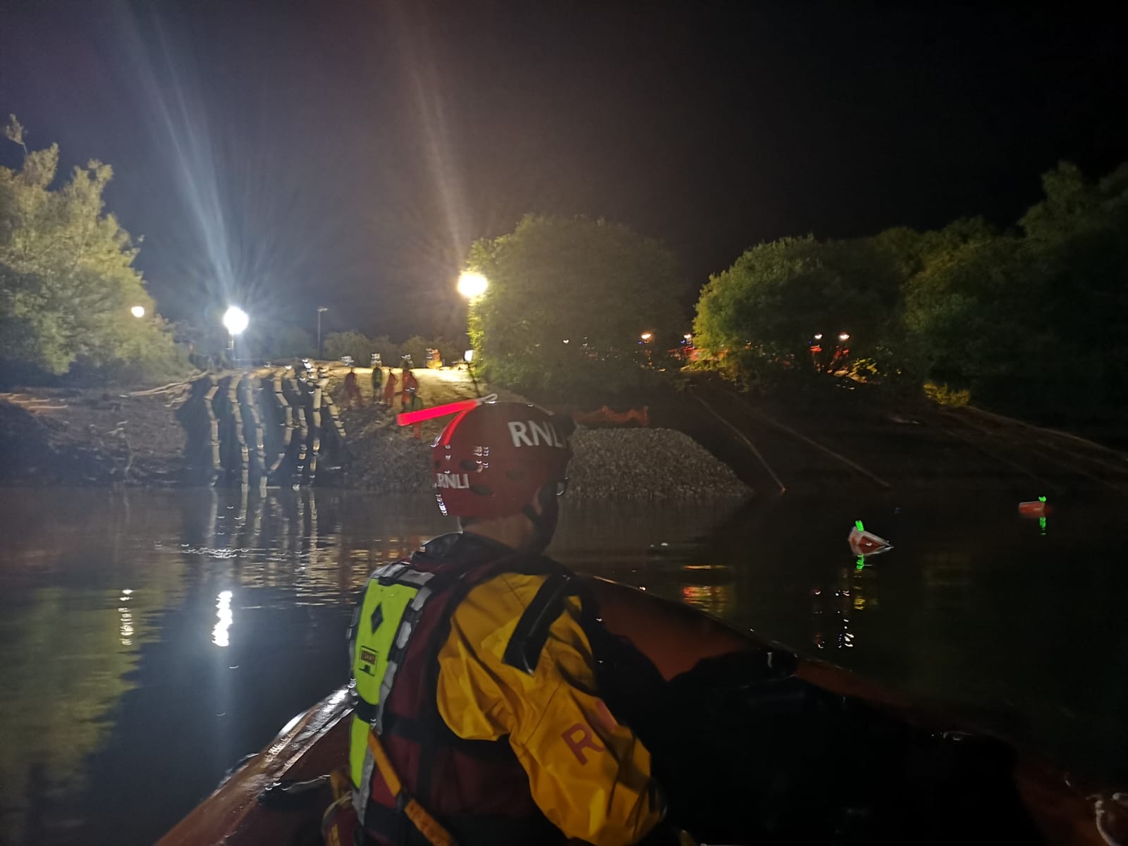 Team afloat at the damm