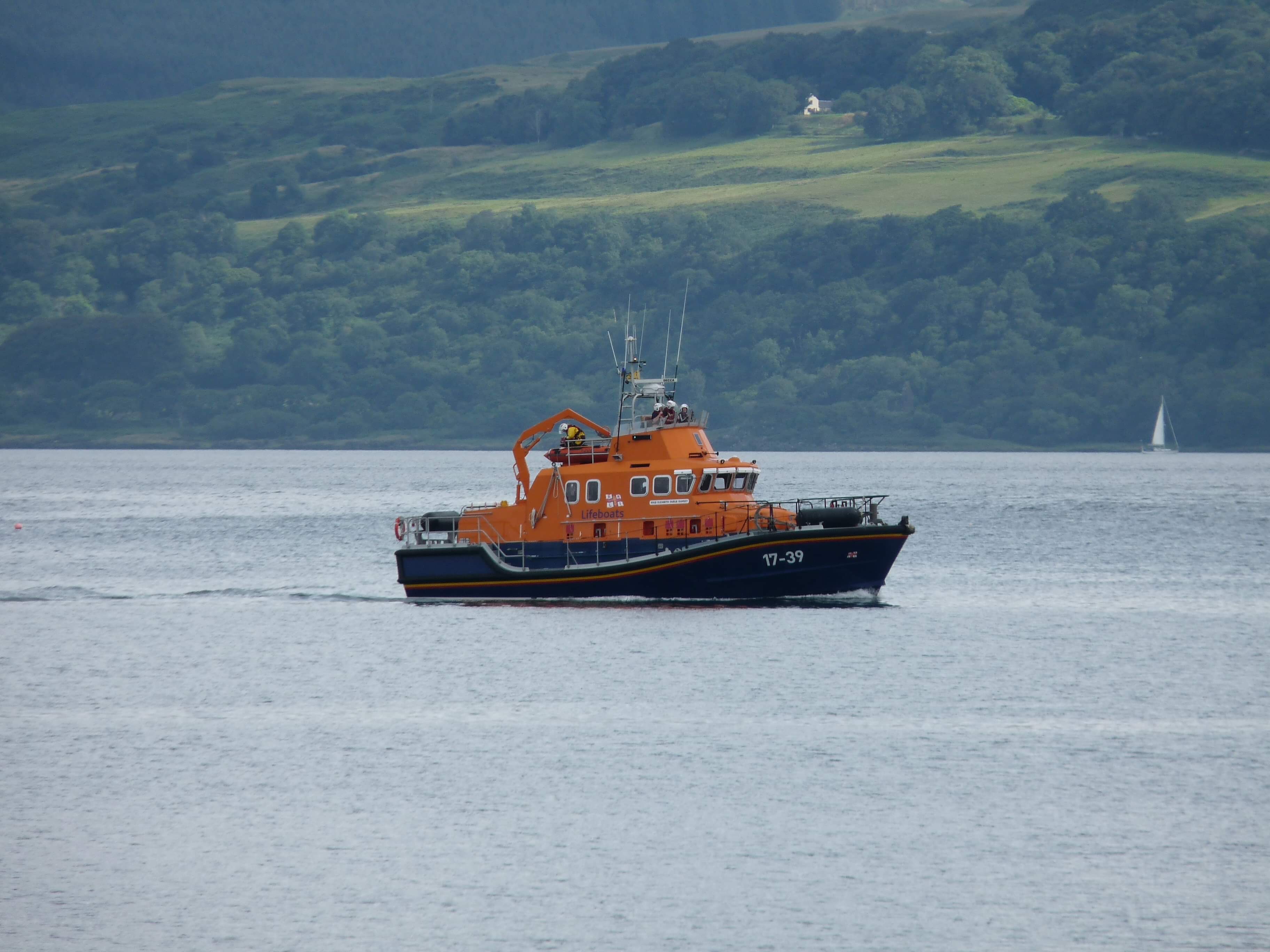 Tobermory lifeboat en route to search in Salen Bay