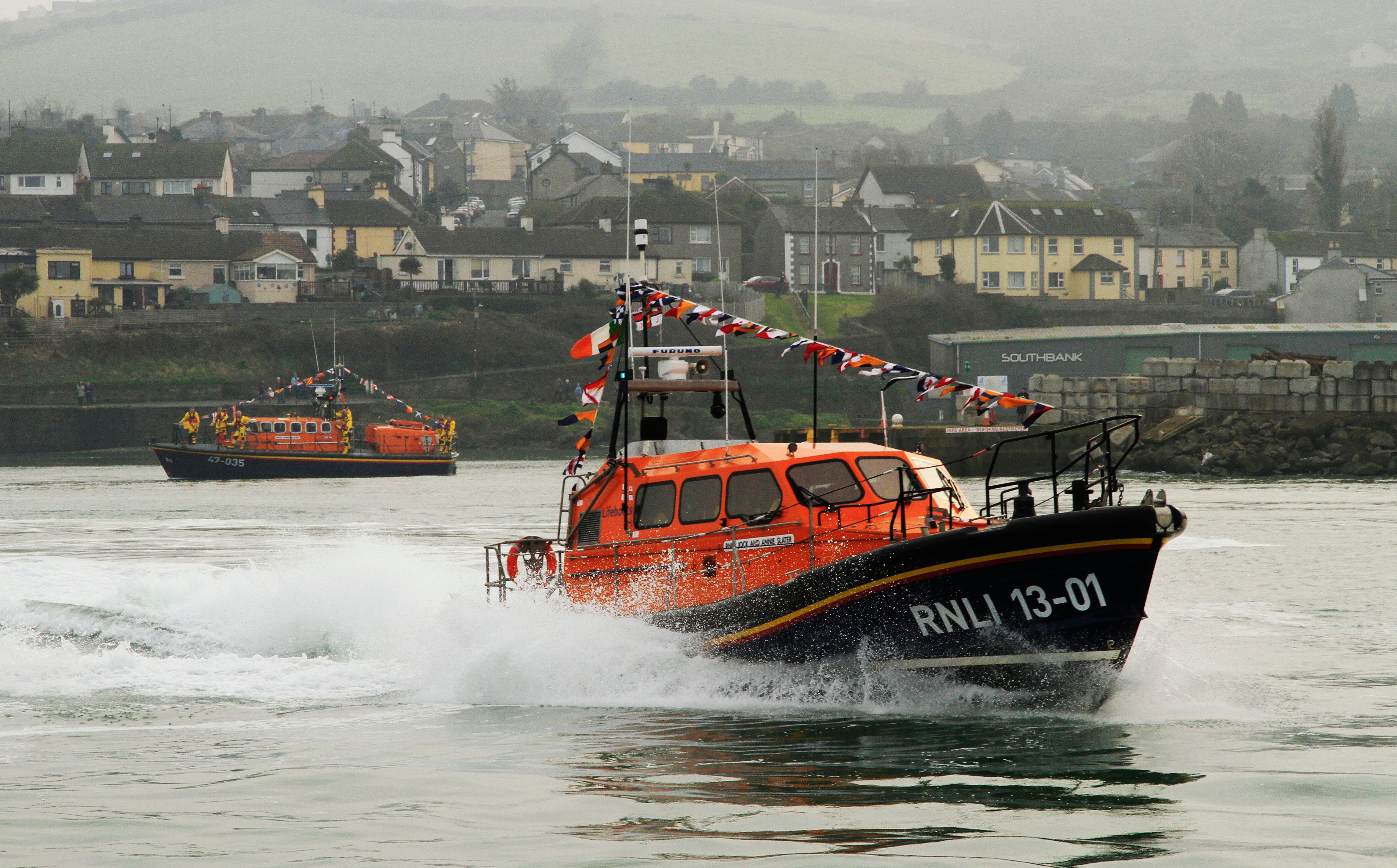 Relief Shannon Jock and Annie Slater arriving at Wicklow