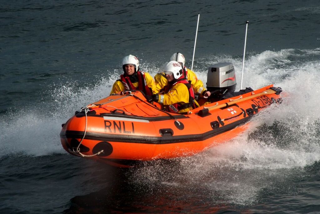 Inshore RNLI lifeboat with 3 crew on board