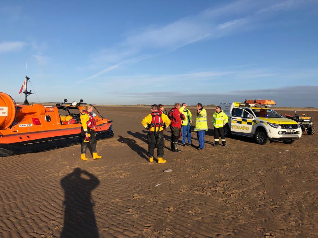 Hoylake hovercraft assist UK Coastguard in rescue of 2 dogs | RNLI