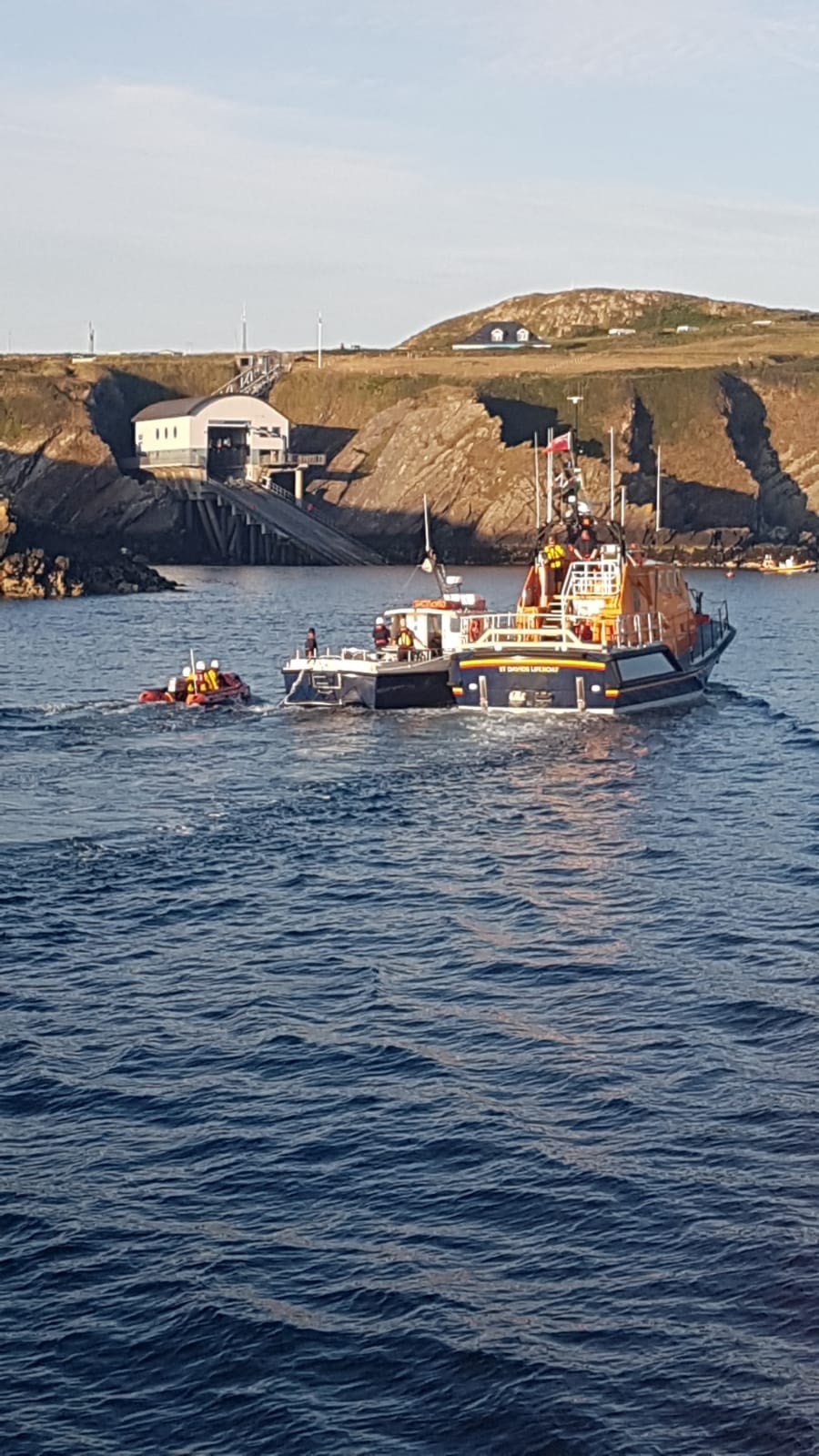 St Davids RNLI bring the vessel to safety