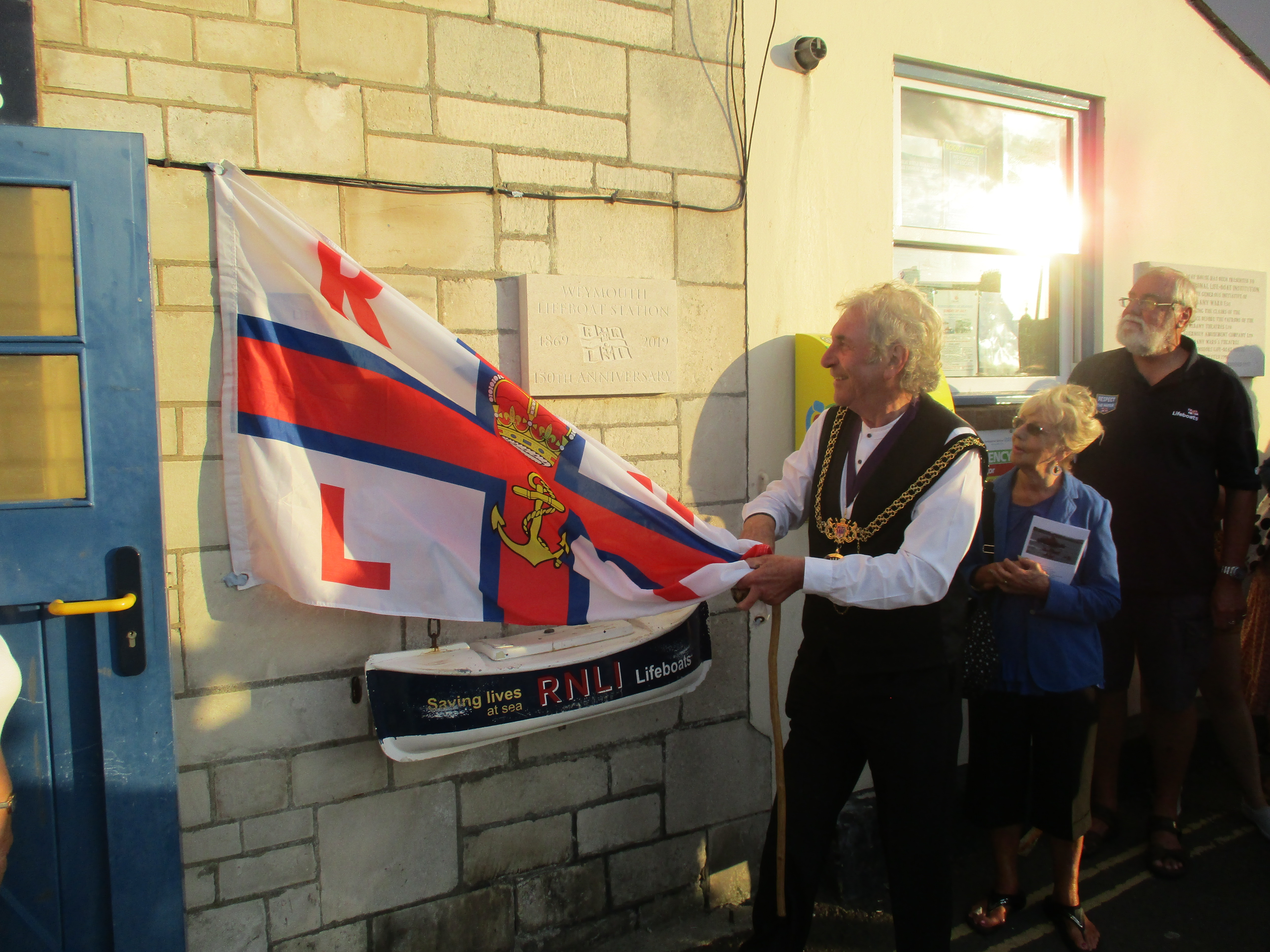 Weymouth Town Mayor unveiling the plaque