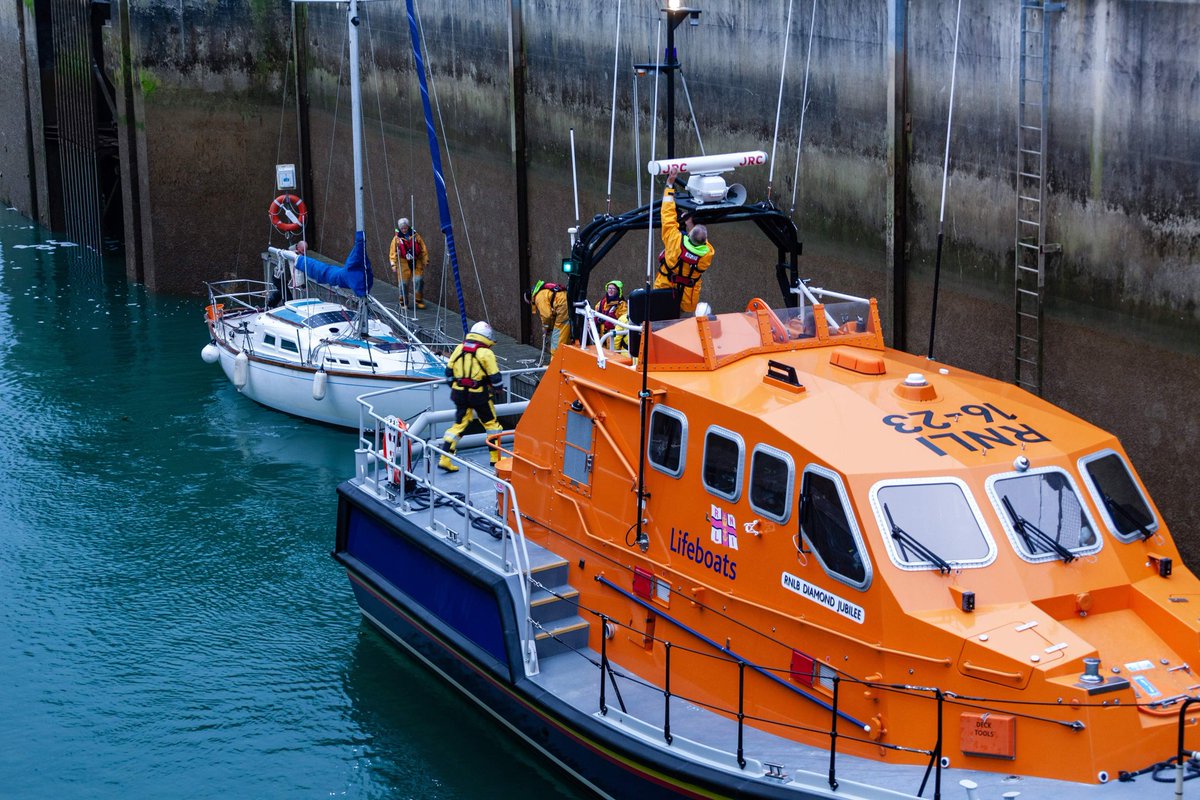 Lifeboat tows casualty vessel into the locks at Sovereign Harbour