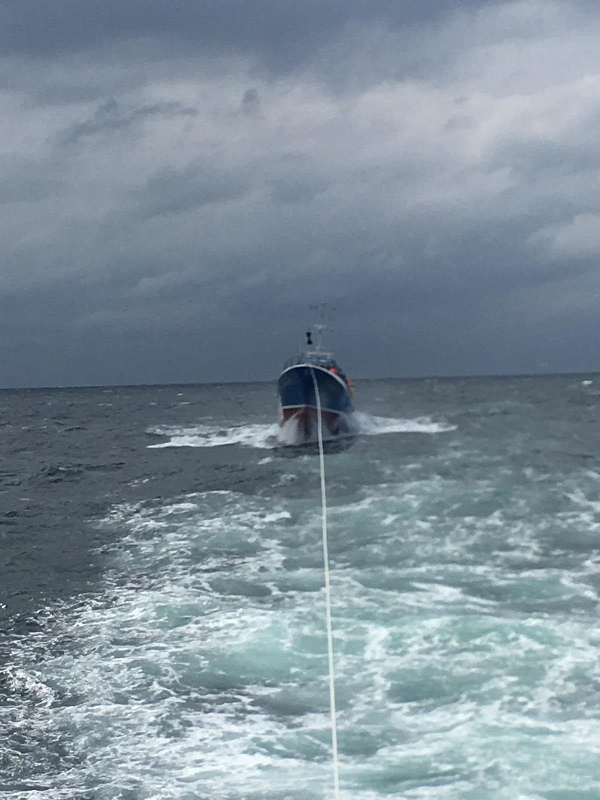 Vessel under tow in rough seas