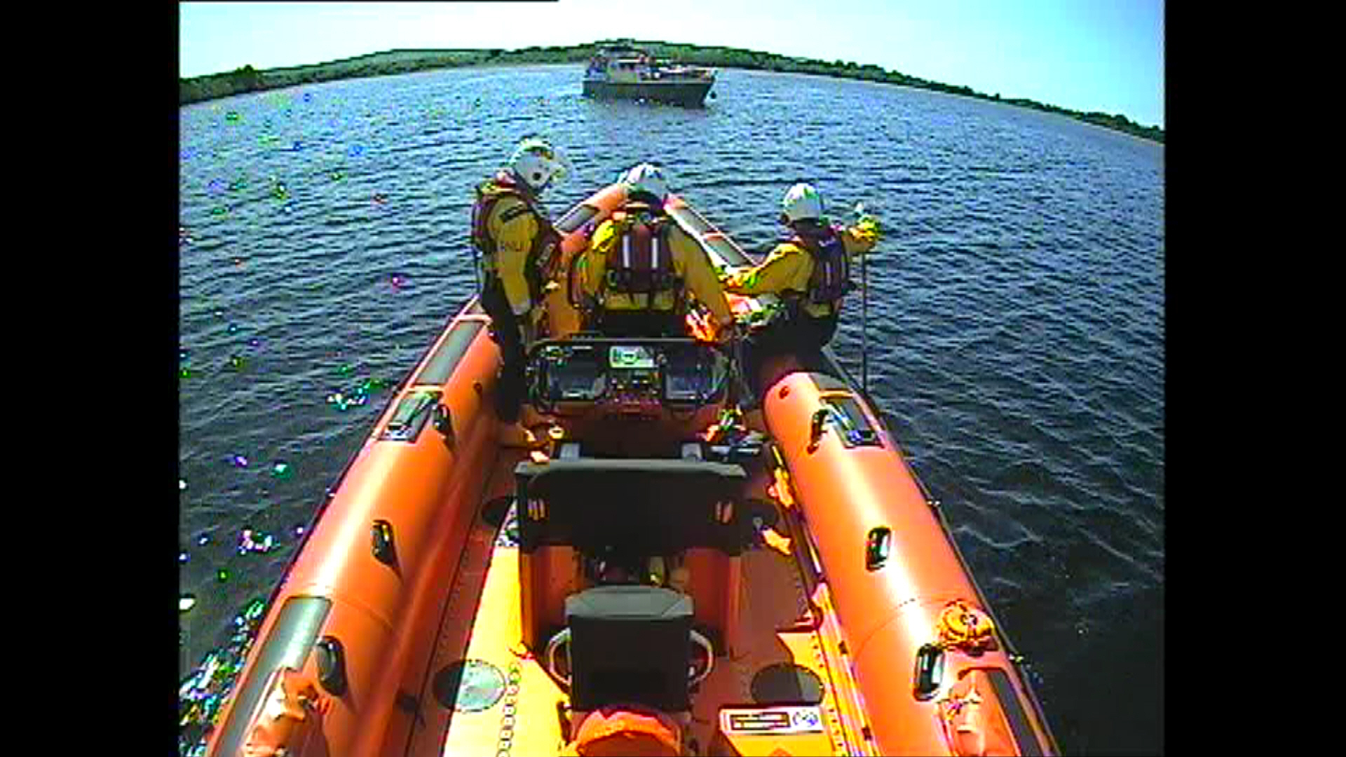 Carrybridge RNLI assist five people on grounded vessel close to the Share Centre.