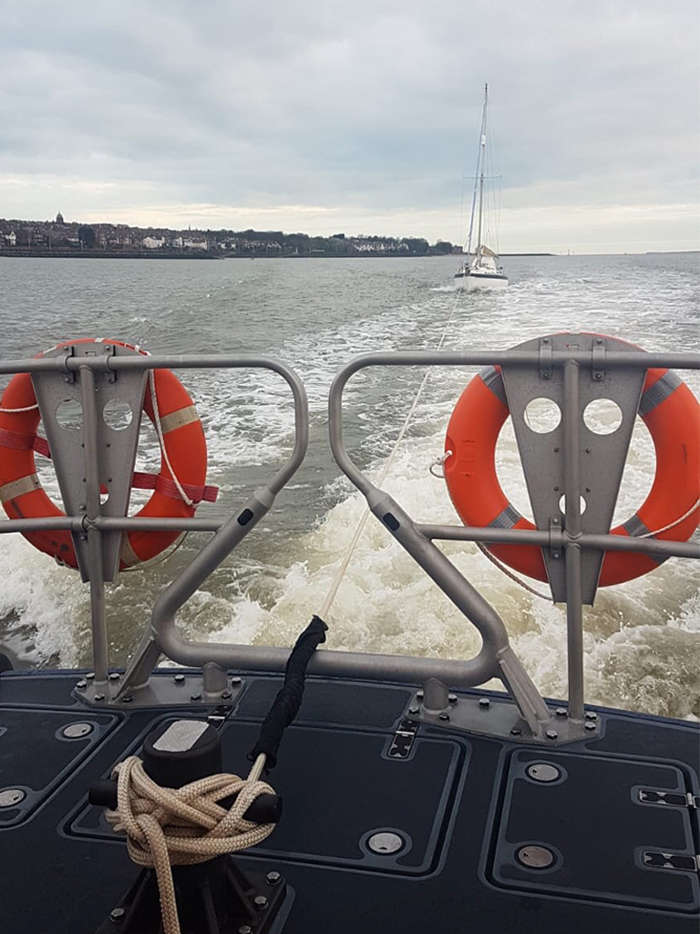 RNLI Hoylake rescue yacht suffering engine failure in the Mersey