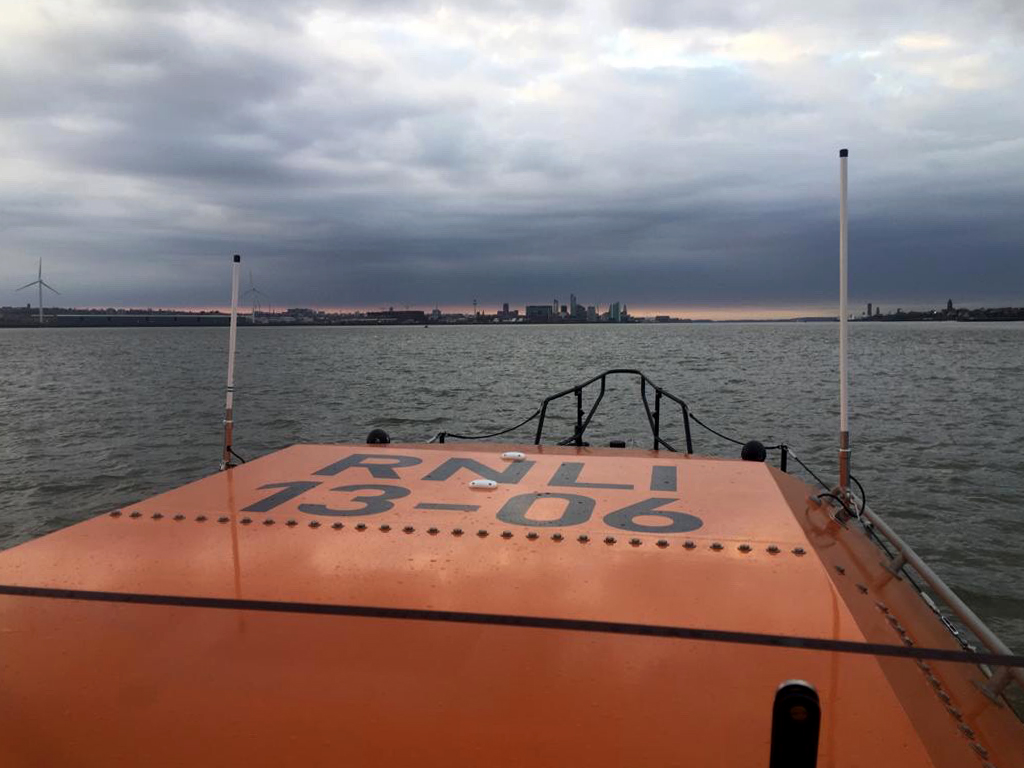RNLI Hoylake on route to locate yacht suffering engine failure in the Mersey