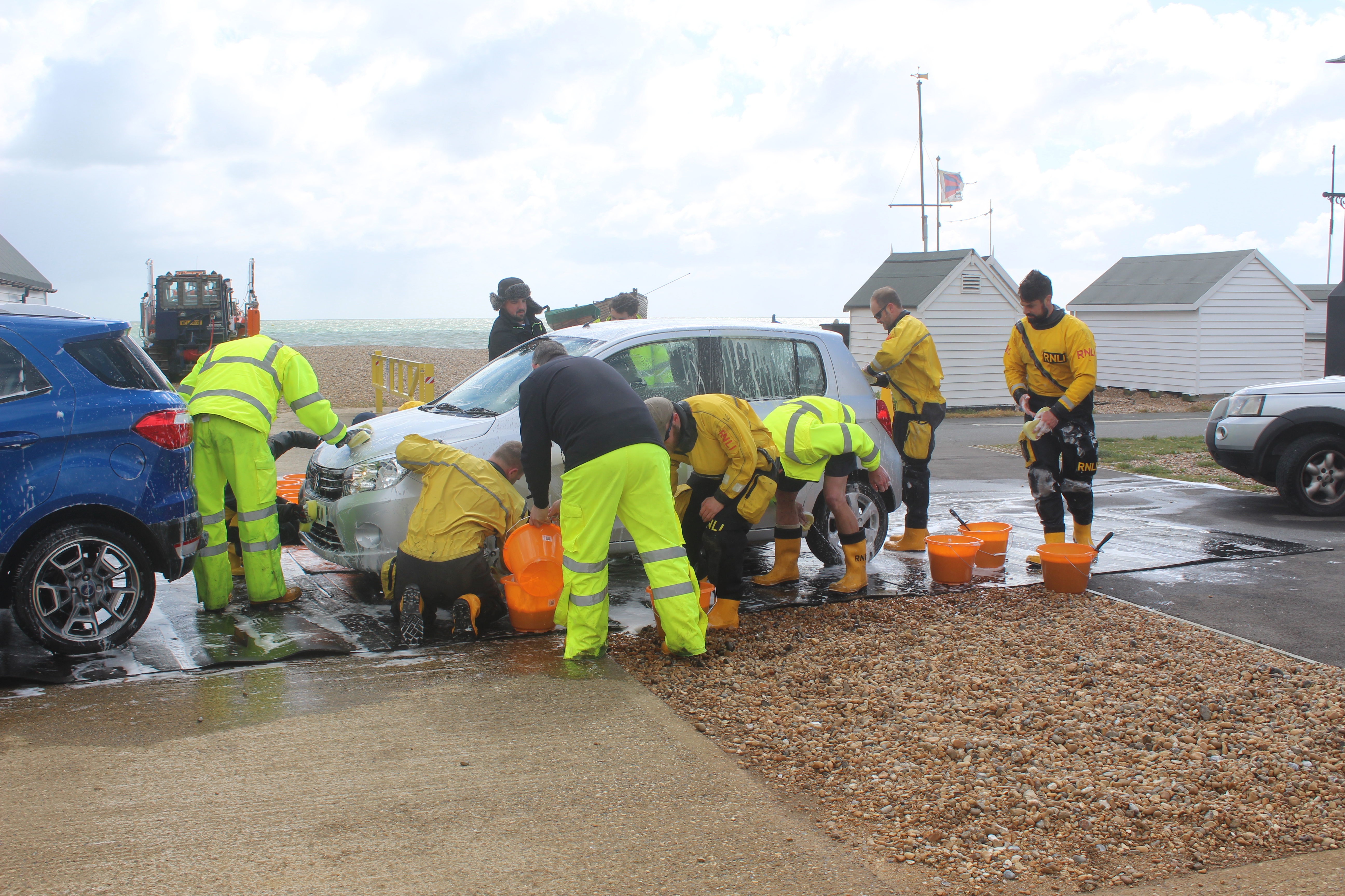 Walmer volunteers battle the elements at the Car Wash