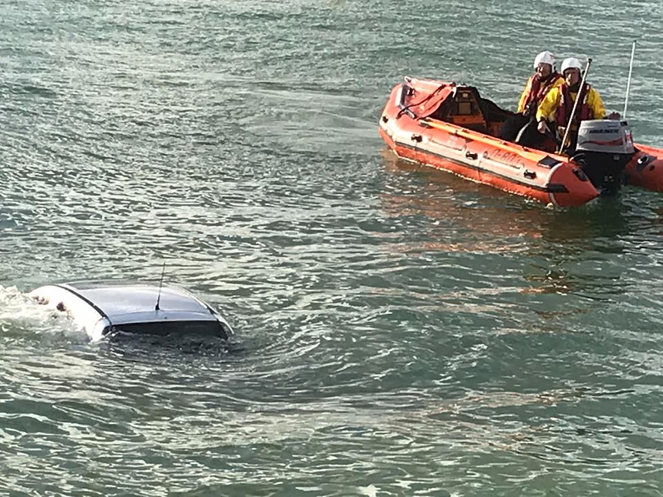 St Ives RNLI lifeboat pictured alongside the submerged car