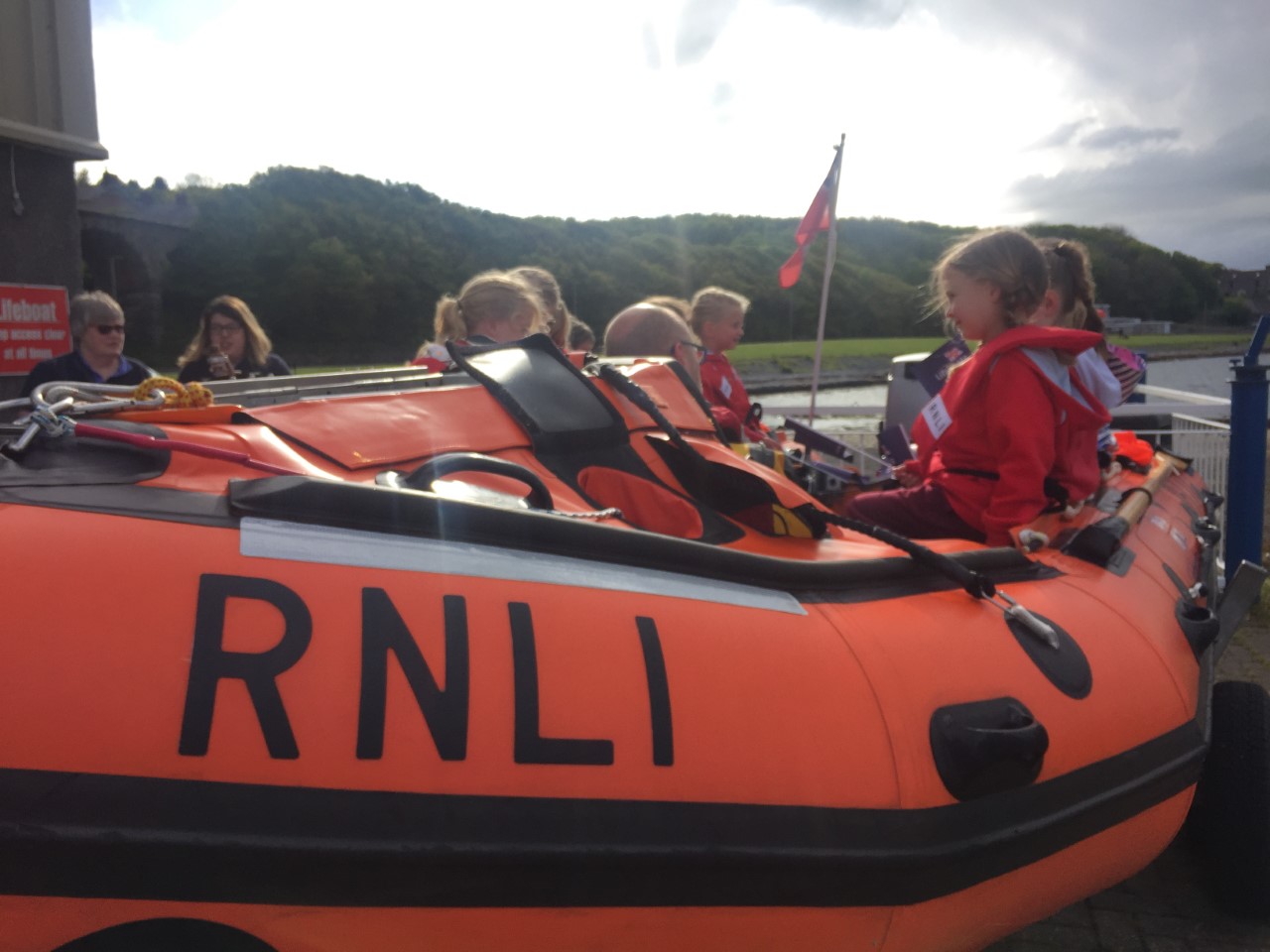 9th berwick rainbows learning about the RNLI