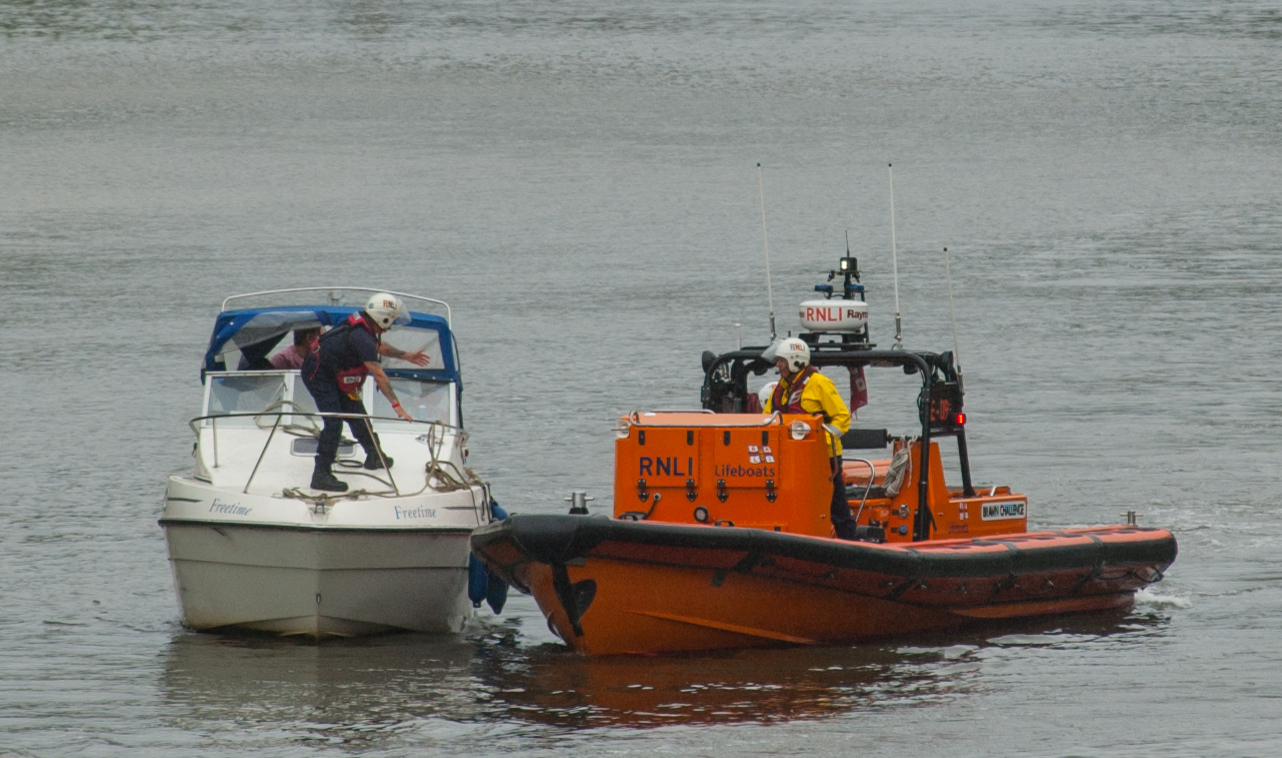 Crew setting up tow of disabled cruiser