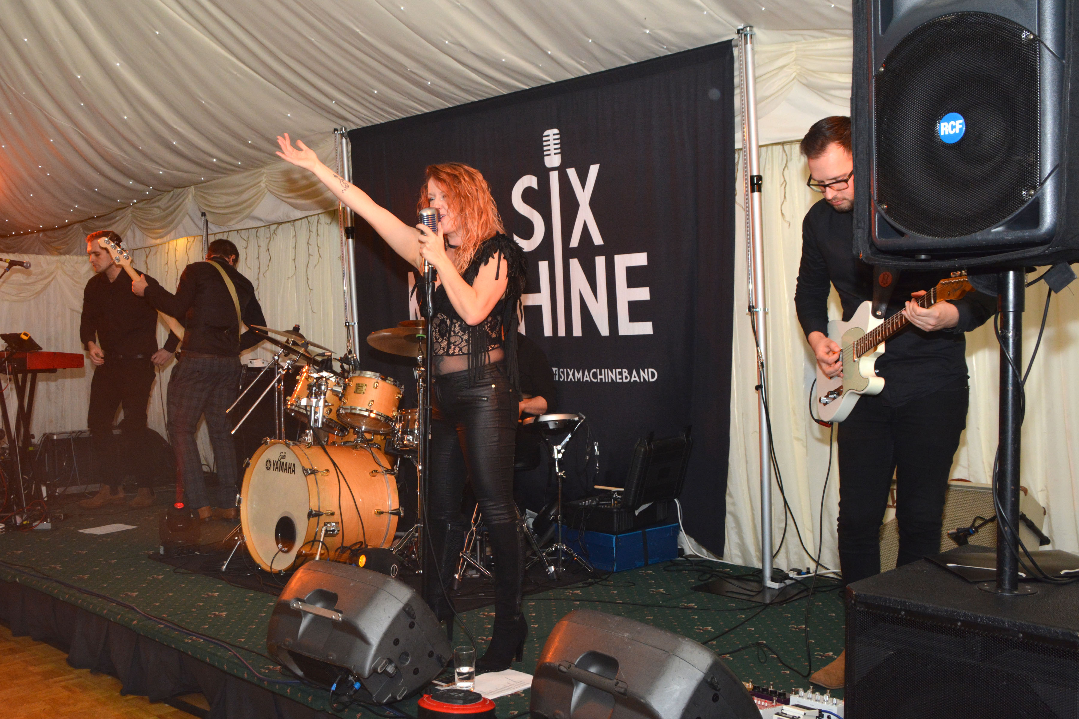 Party band Six machine on stage