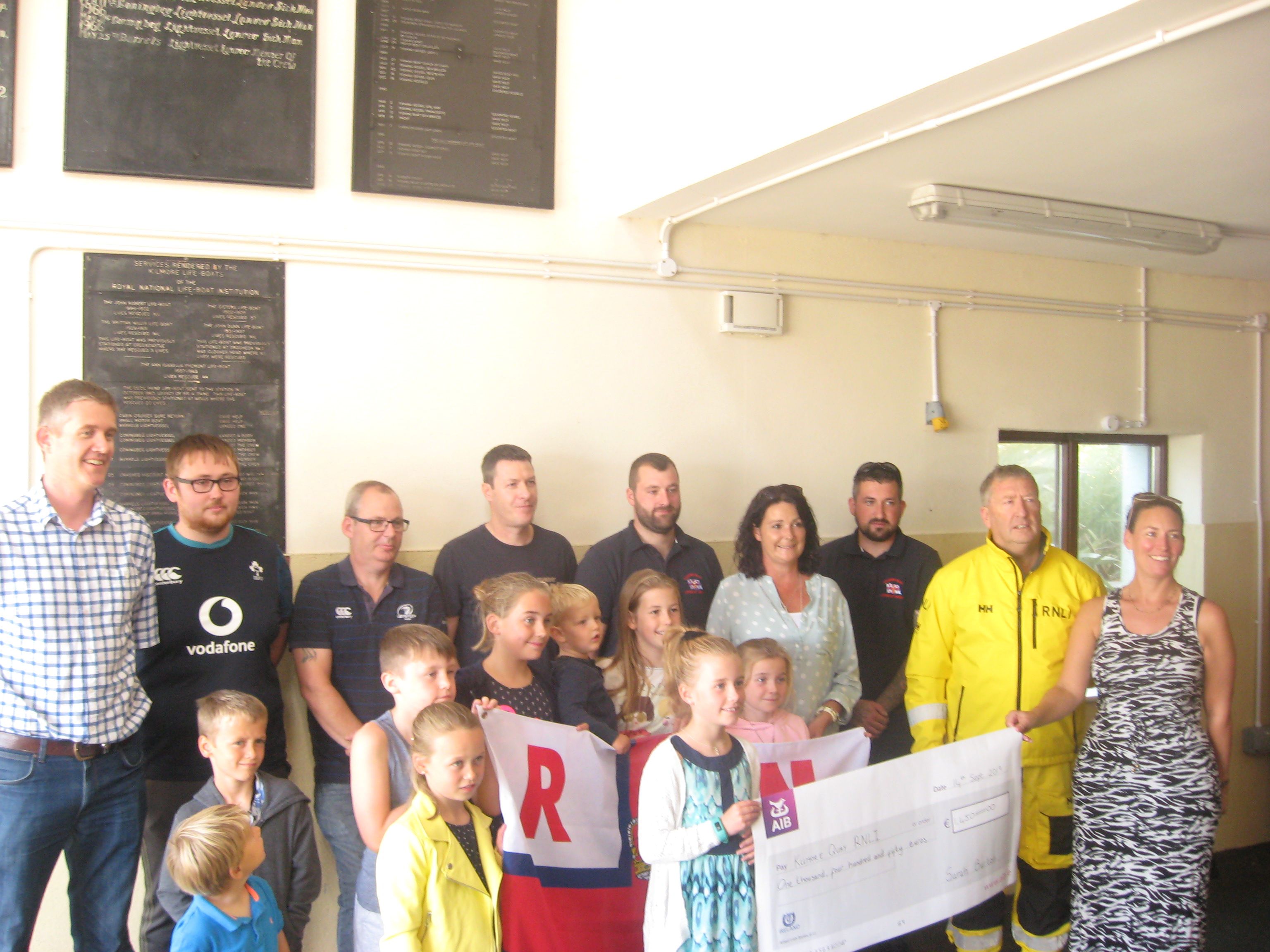Sarah presenting the cheque to lifeboat crew
