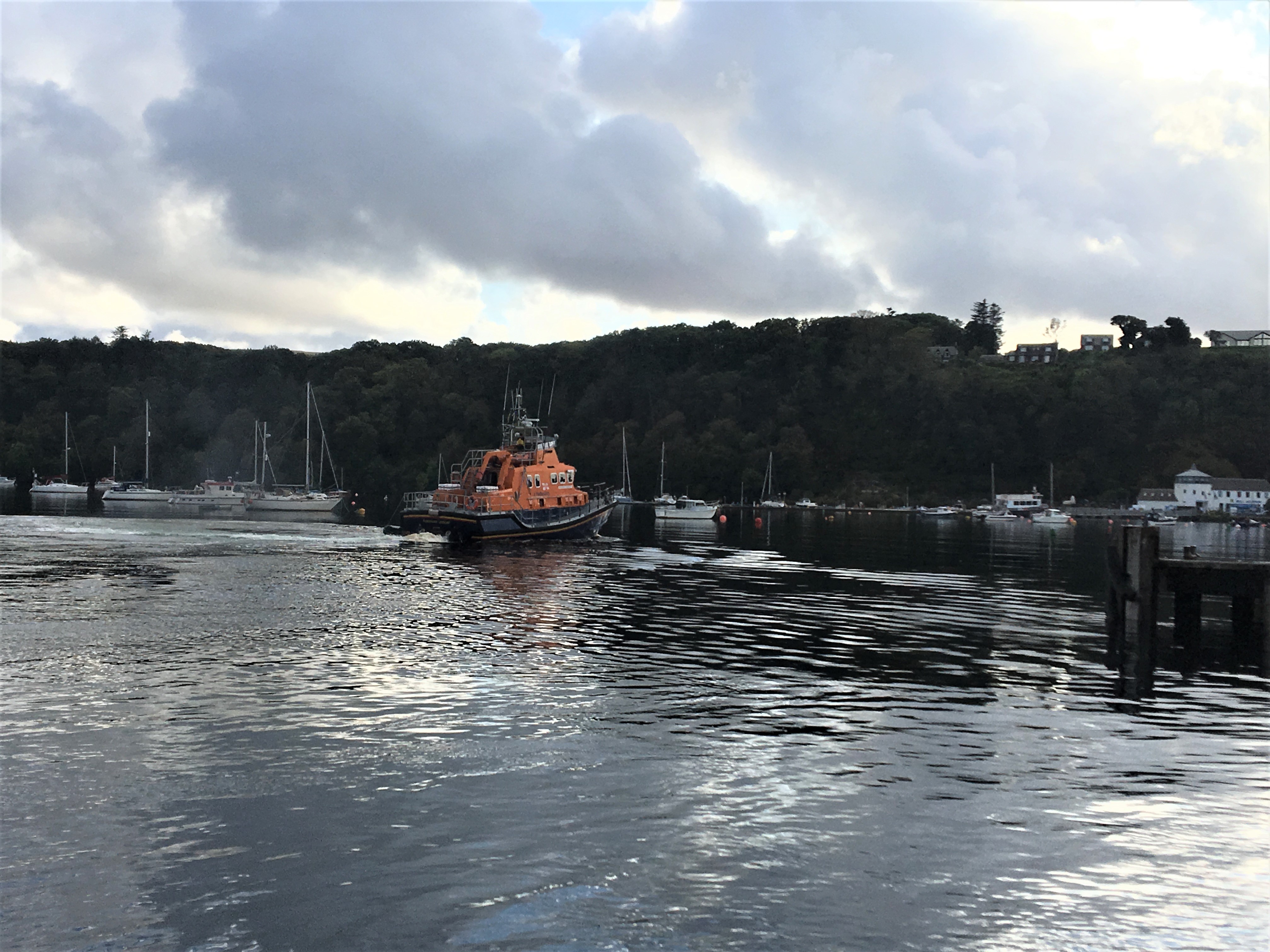 Elizabeth Fairlie Ramsey approaching Tobermory Harbour