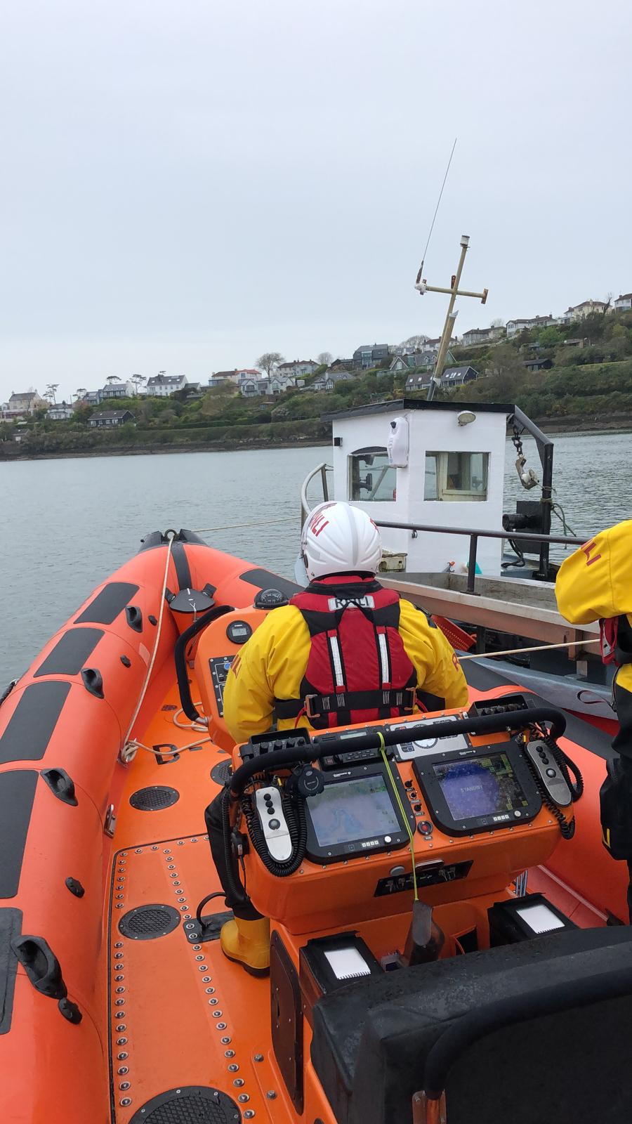 Kinsale RNLI rescue lone fisherman