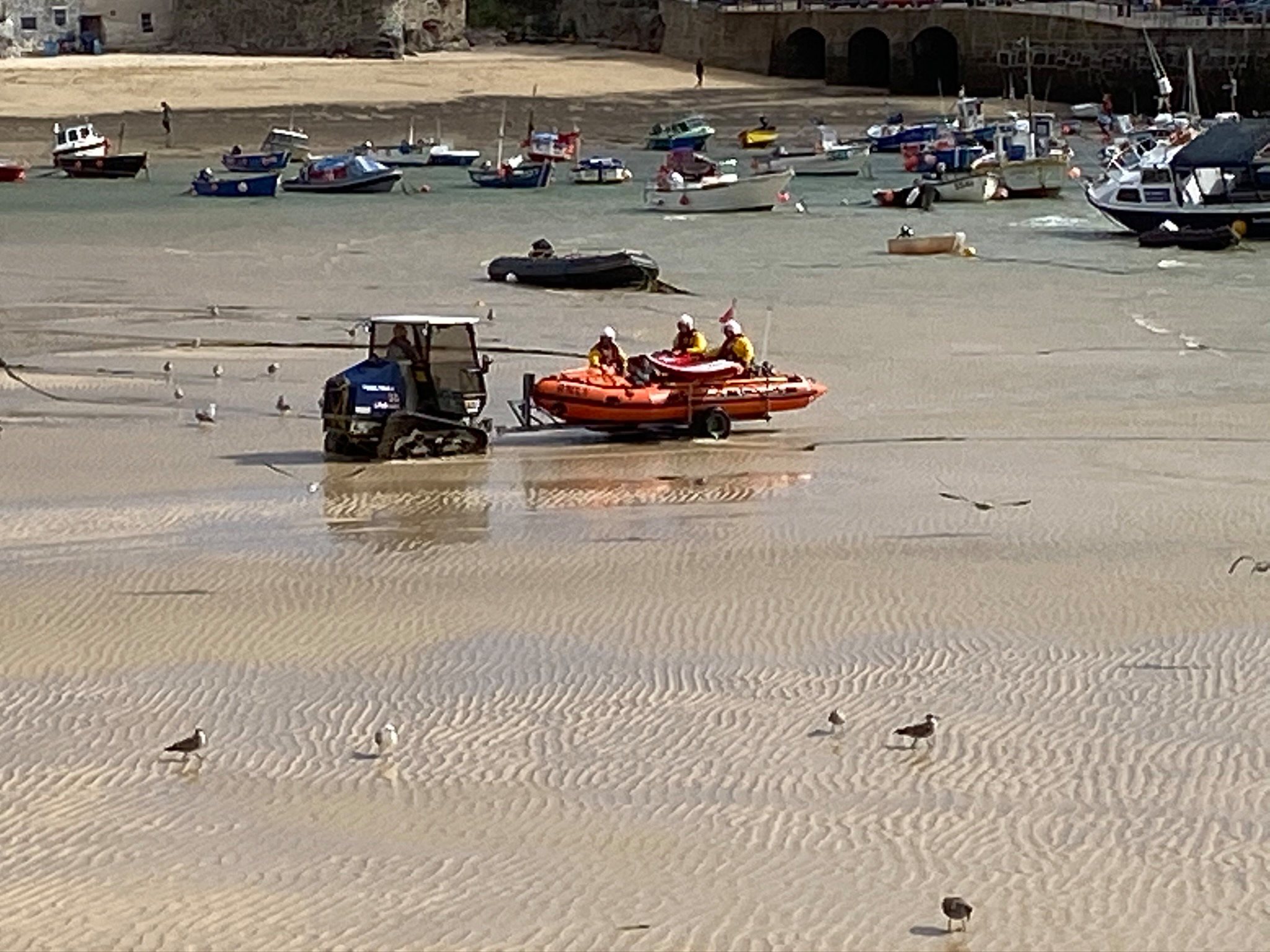 Inshore Lifeboat returning