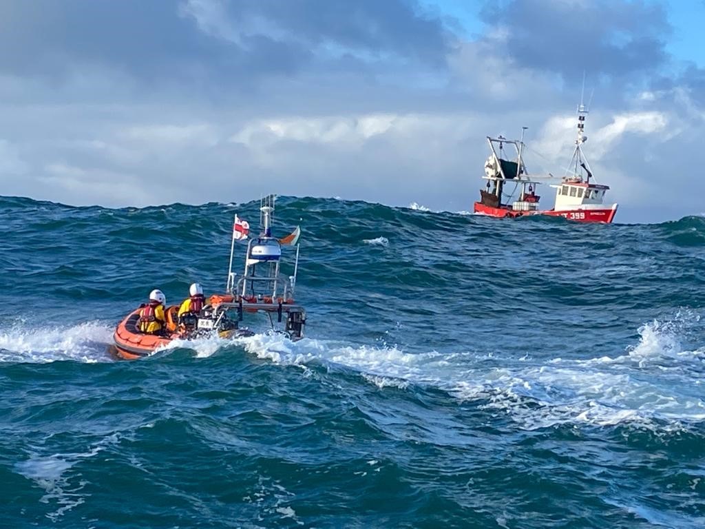 Clifden RNLI Atlantic 85 lifeboat aids stricken vessel