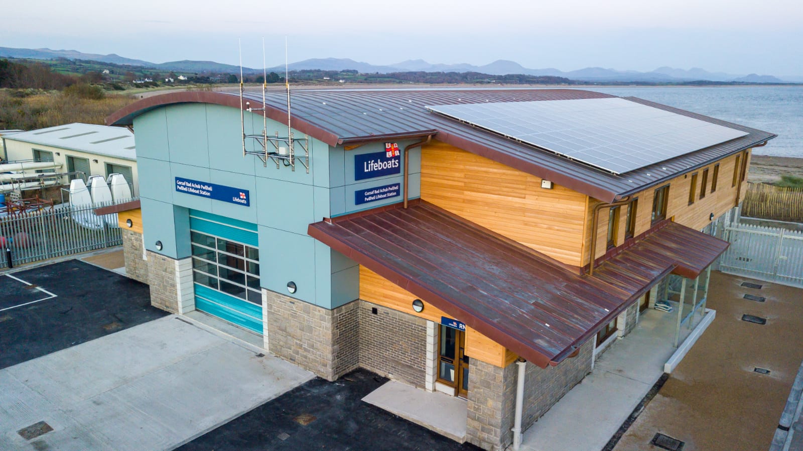 Aerial photo of boathouse from road