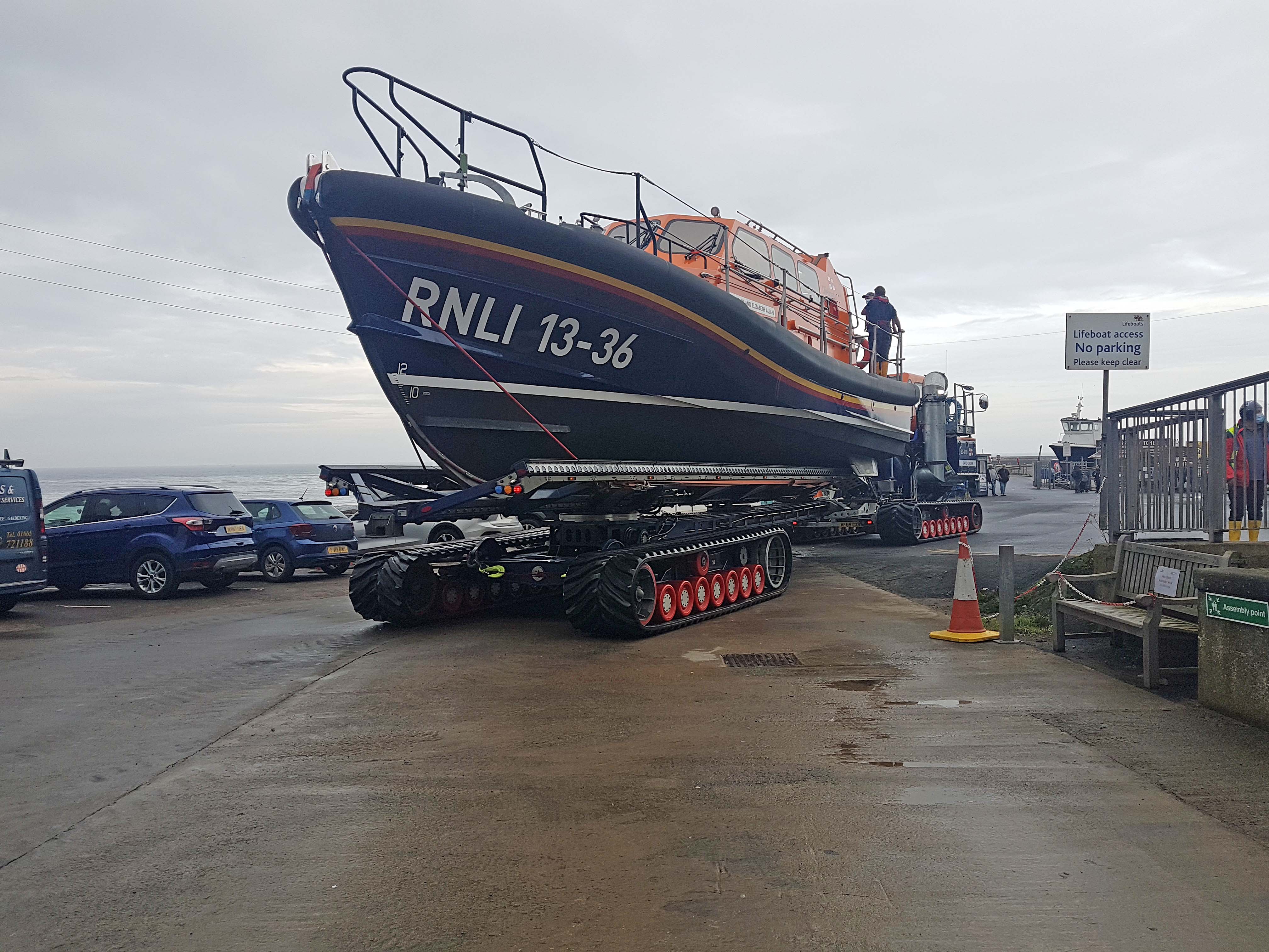 RNLB 13-36 John and Elizabeth Allan launching