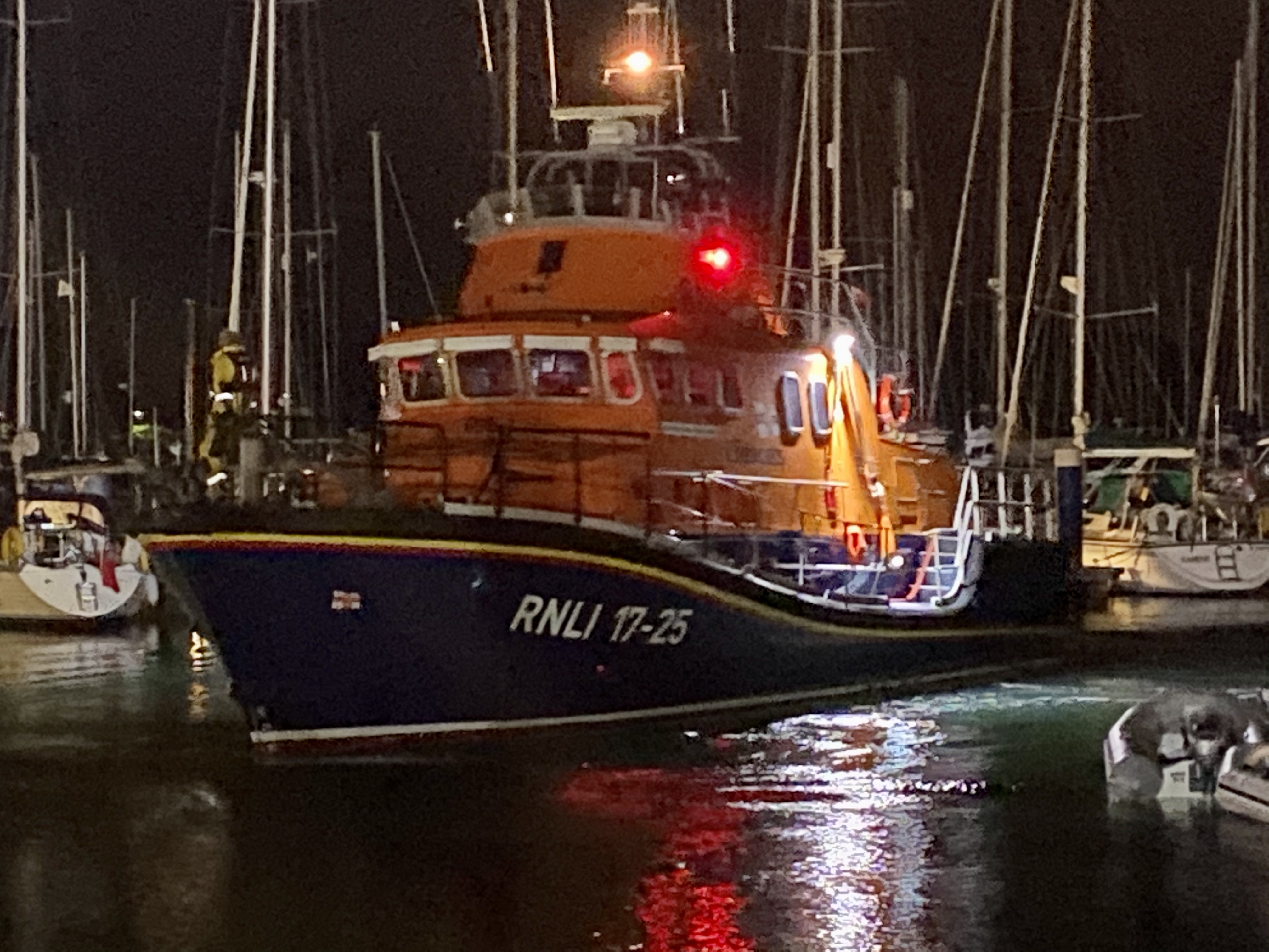 Photo of the Yarmouth RNLI lifeboat returning to harbour.