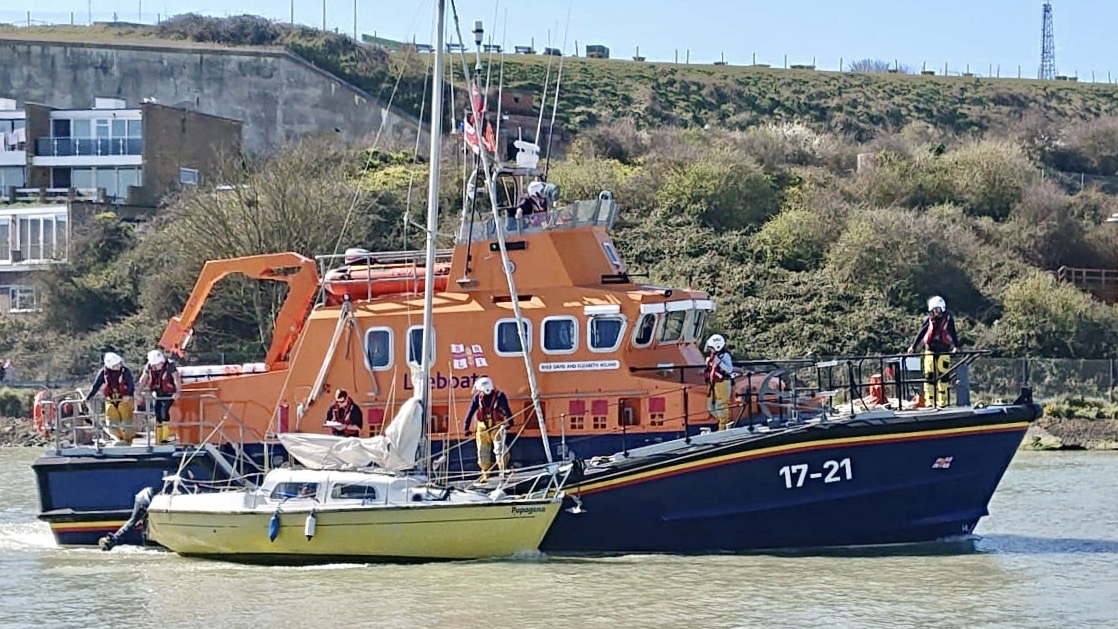 The Severn Class lifeboat ‘David and Elizabeth Acland’ tows alongside casualty vessel into Newhaven Marina.