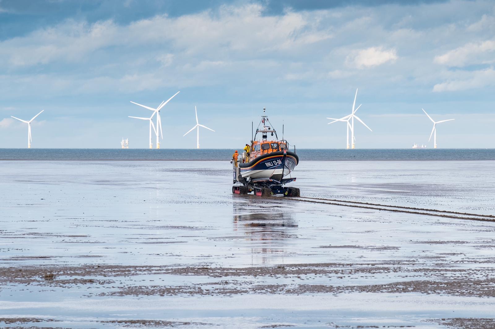 RNLI Hoylake lifeboat ‘Edmund Hawthorn Micklewood’ launches to paddle boarders in difficulty.