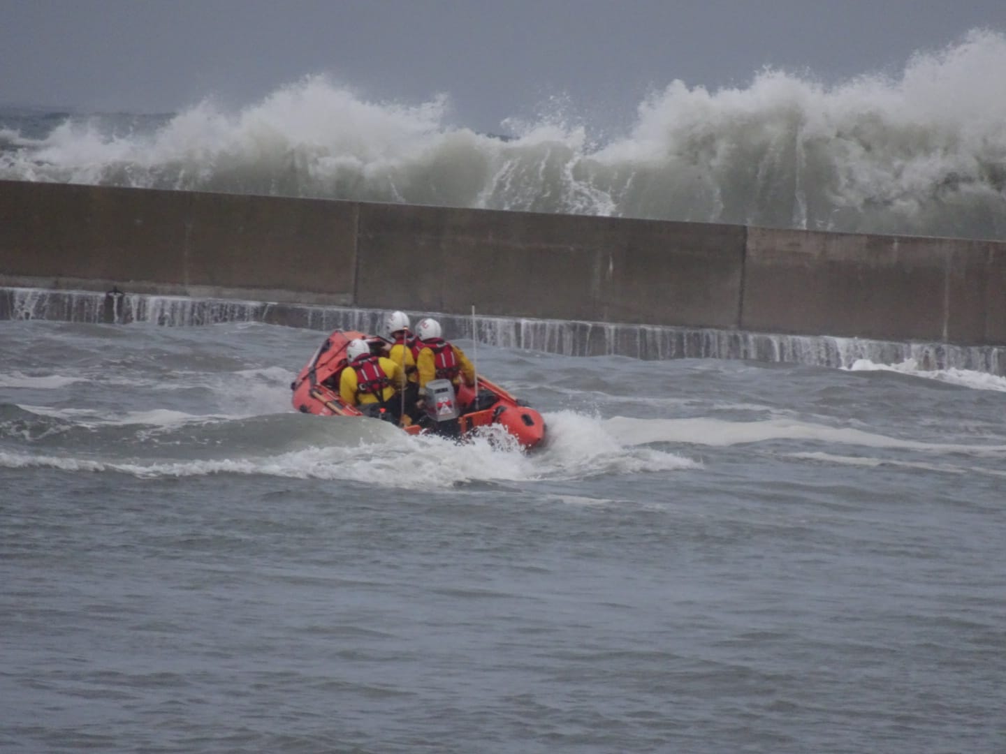 Seahouses ILB leaving the harbour on today's shout