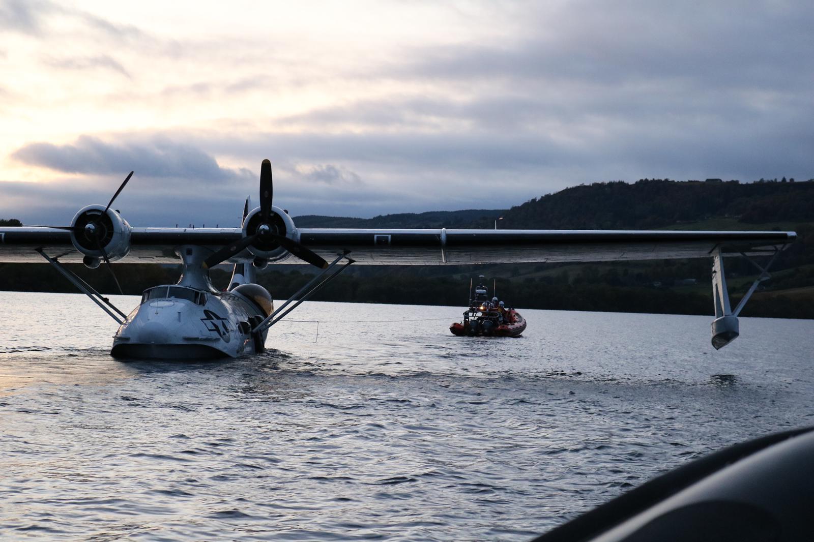 Loch Ness RNLI tow stricken aircraft to safety