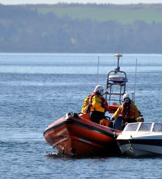 Largs RNLI launch to the aid of a small leisure craft after an onlooker spotted them in difficulty.