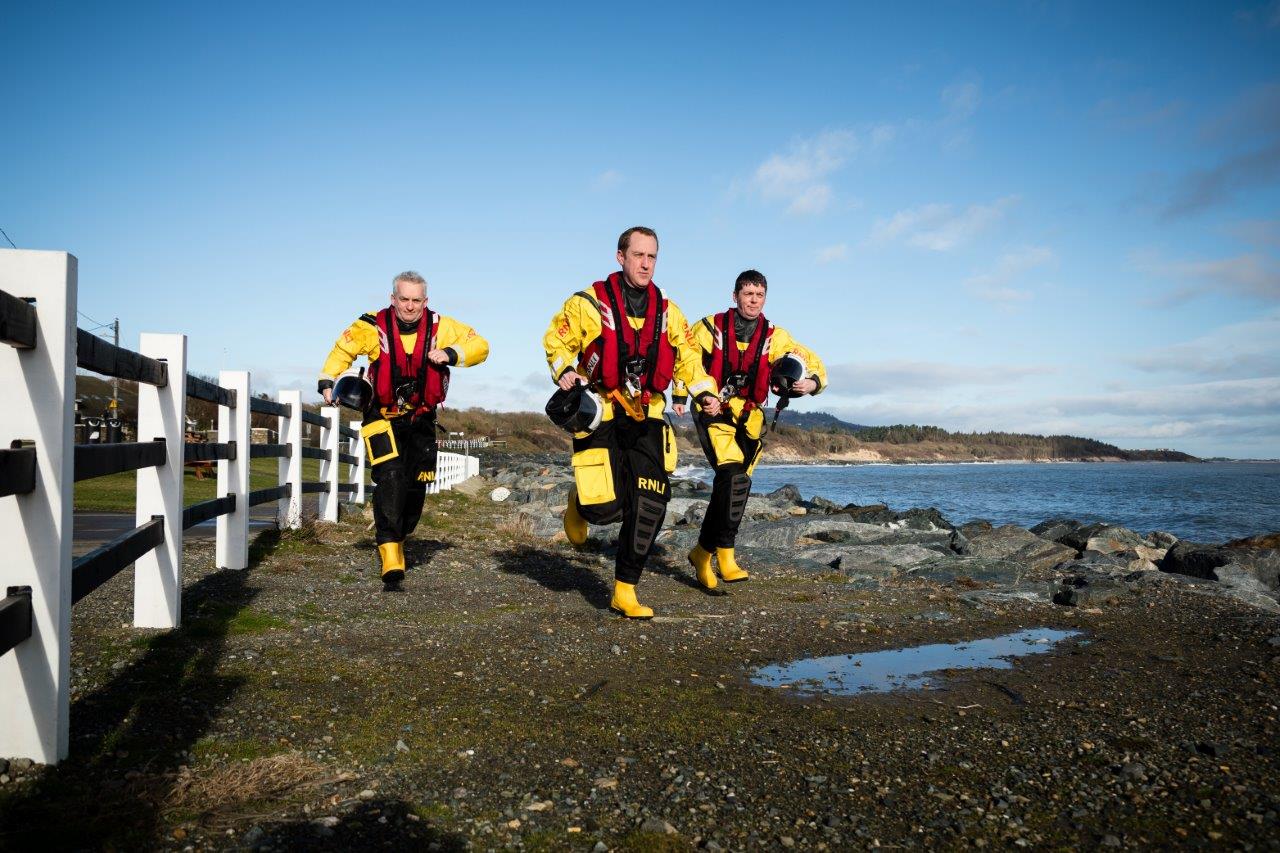 Three crew run to a shout