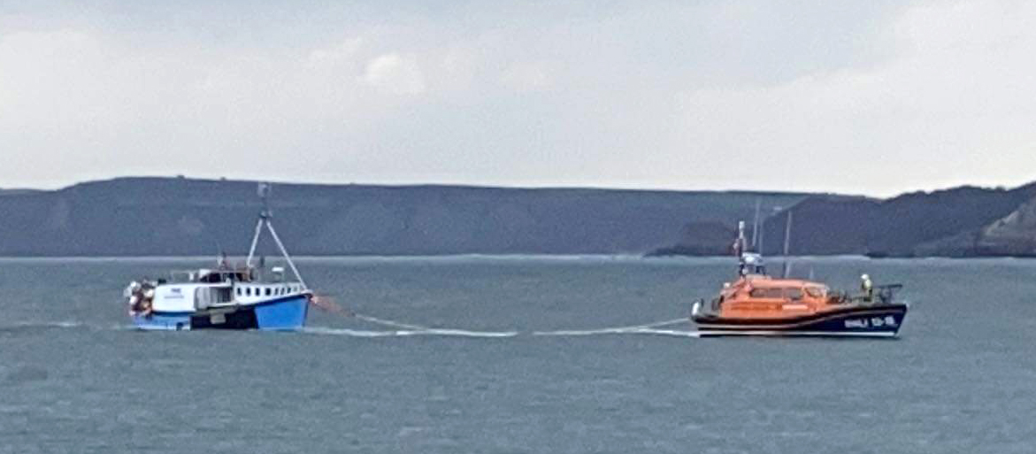 Scarborough lifeboat tows fishing boat
