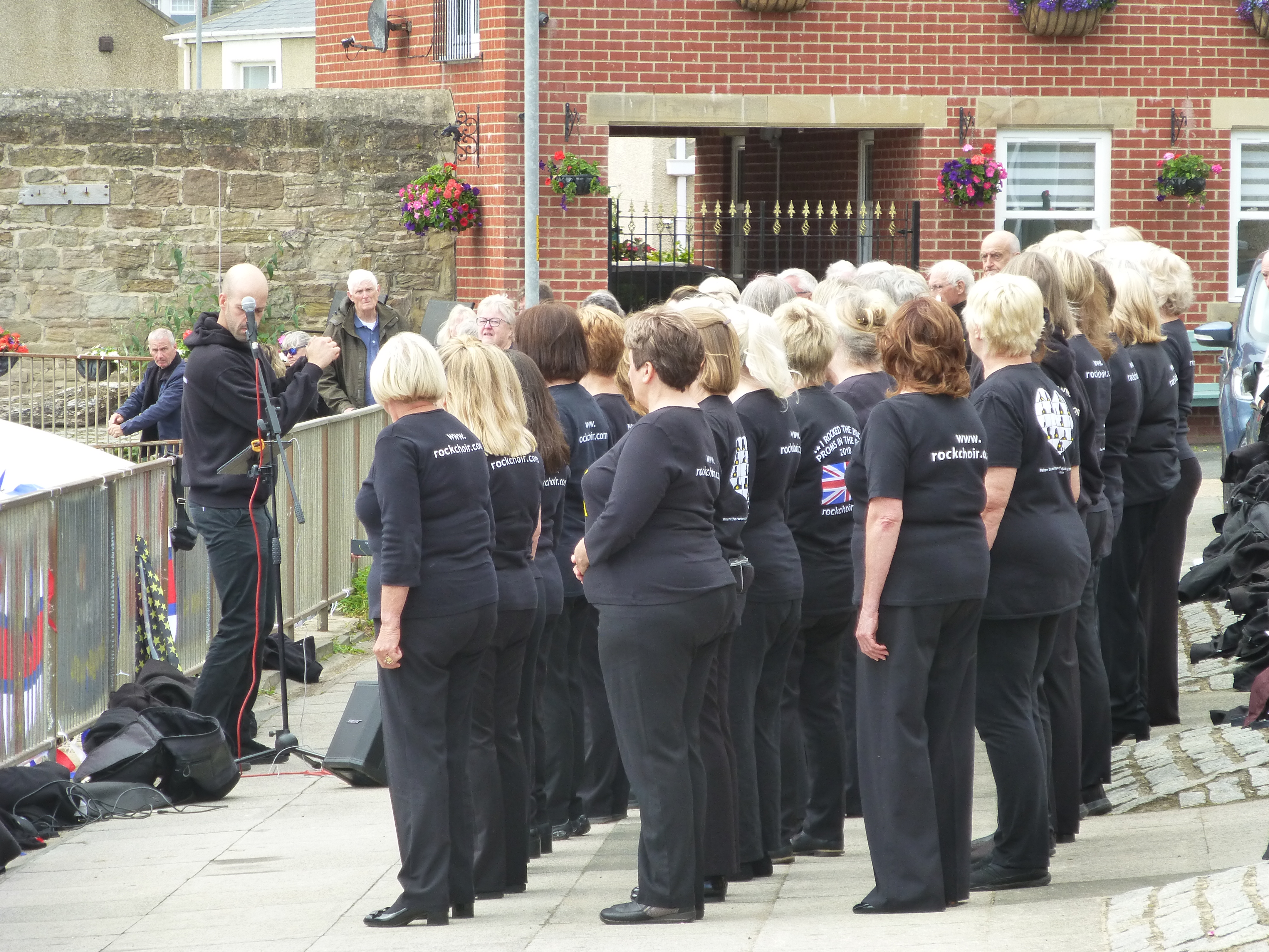 Rock Choir keeps the crowds entertained