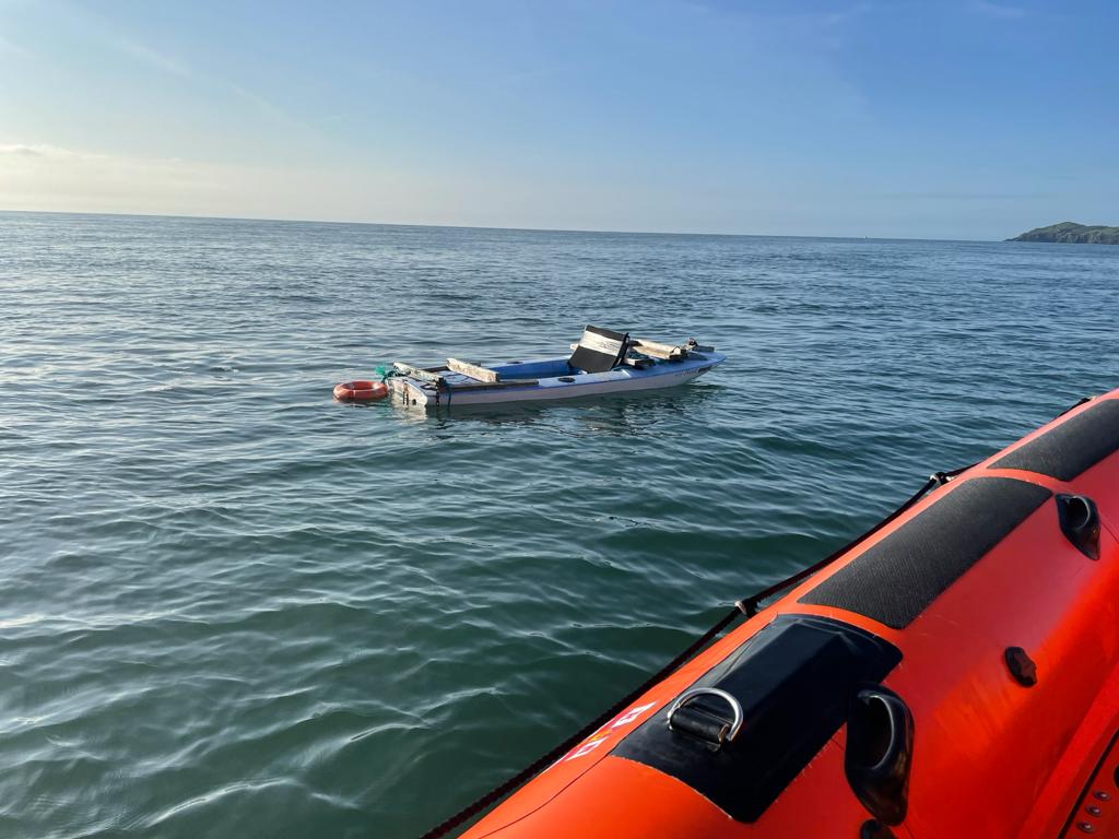 Skerries RNLI approaching the vessel
