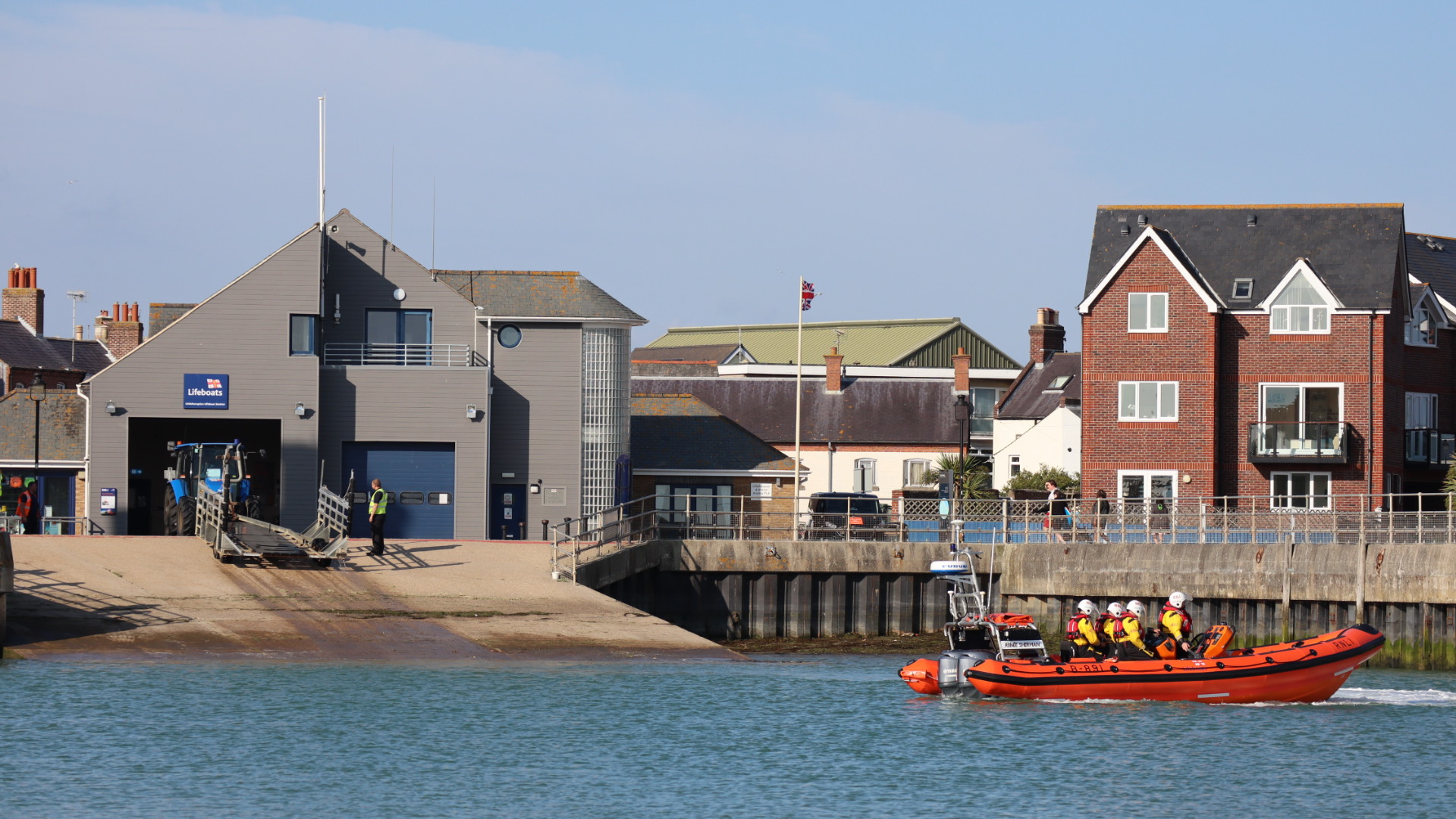 Littlehampton RNLI’s Renee Sherman launches from the lifeboat station