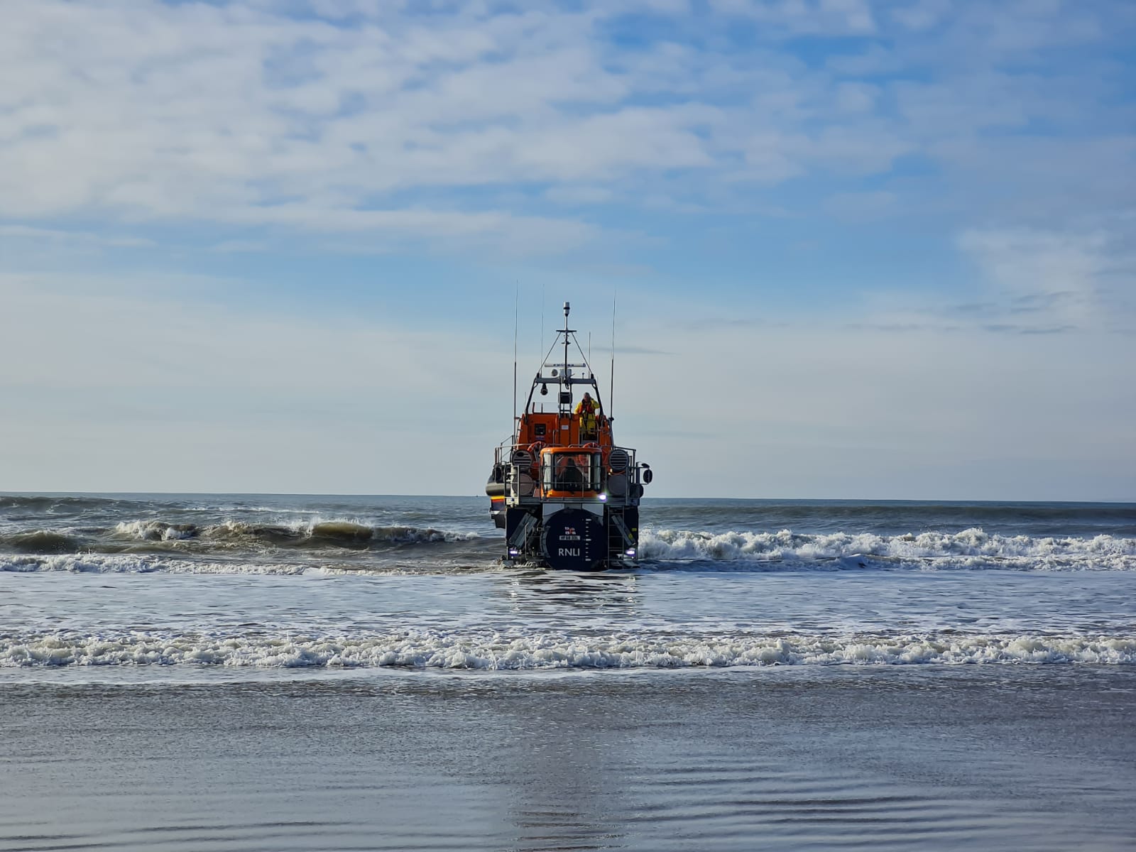 ALB Ella Larsen pushing in 