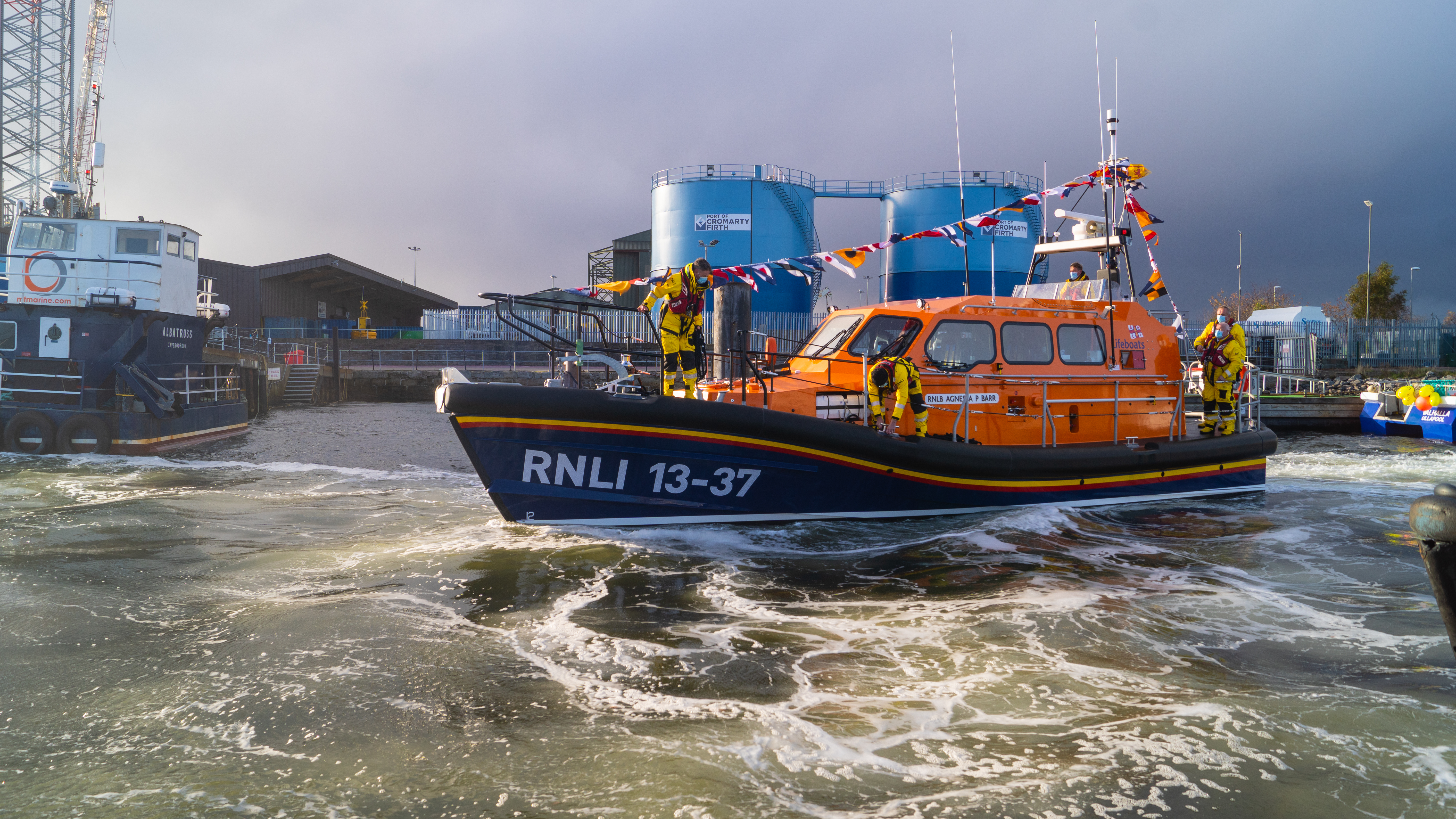 RNLB Agnes AP Barr arriving at Invergordon