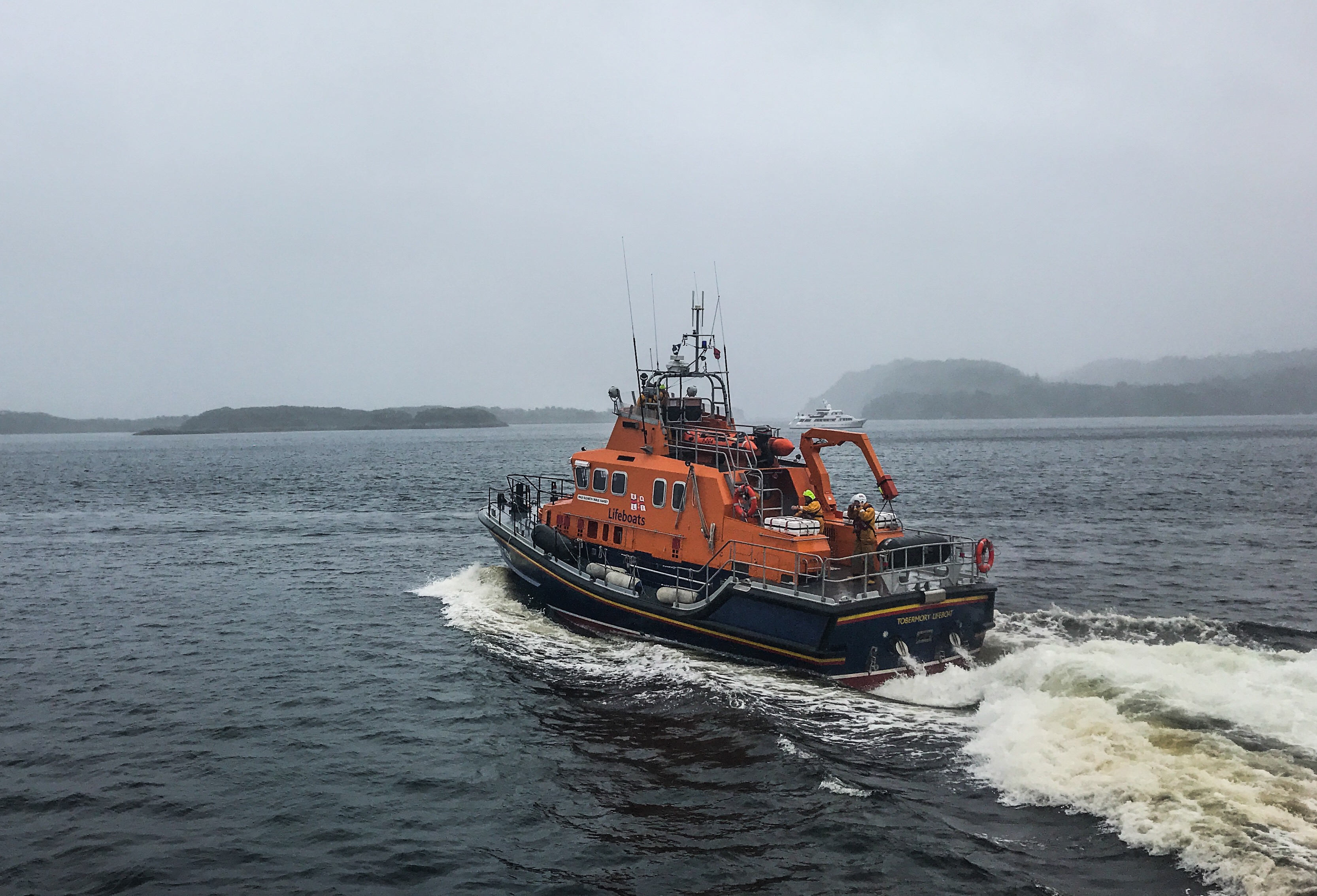 Tobermory RNLI lifeboat launching on service