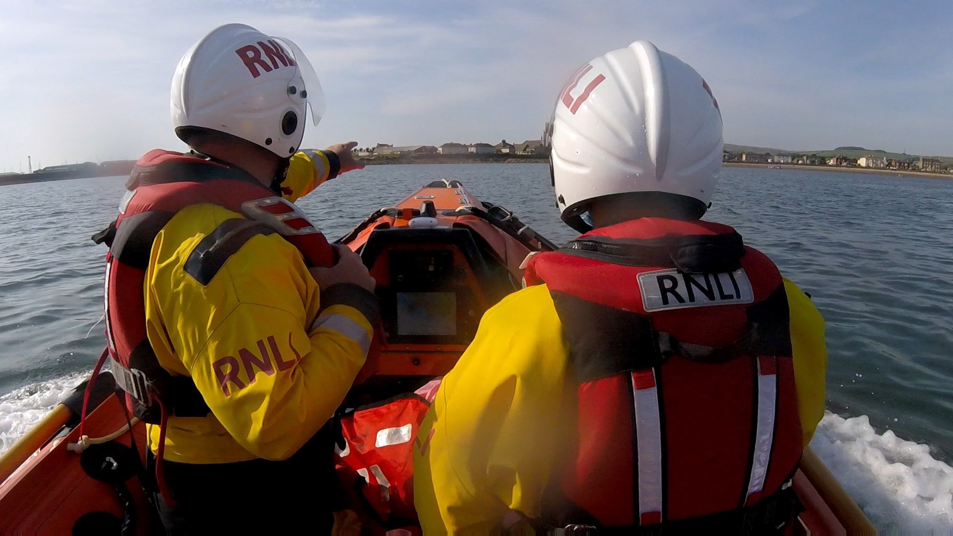 Troon RNLI inshore lifeboat approaching Ardrossan