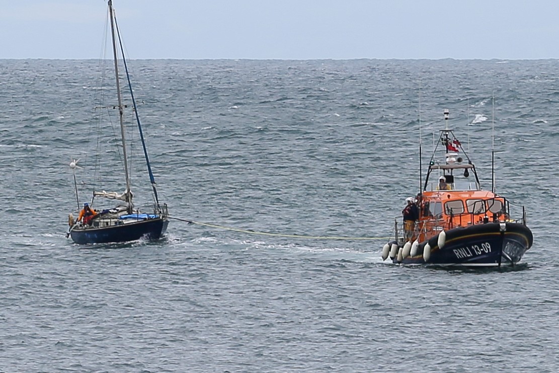 26ft yacht being towed by Shannon class lifeboat