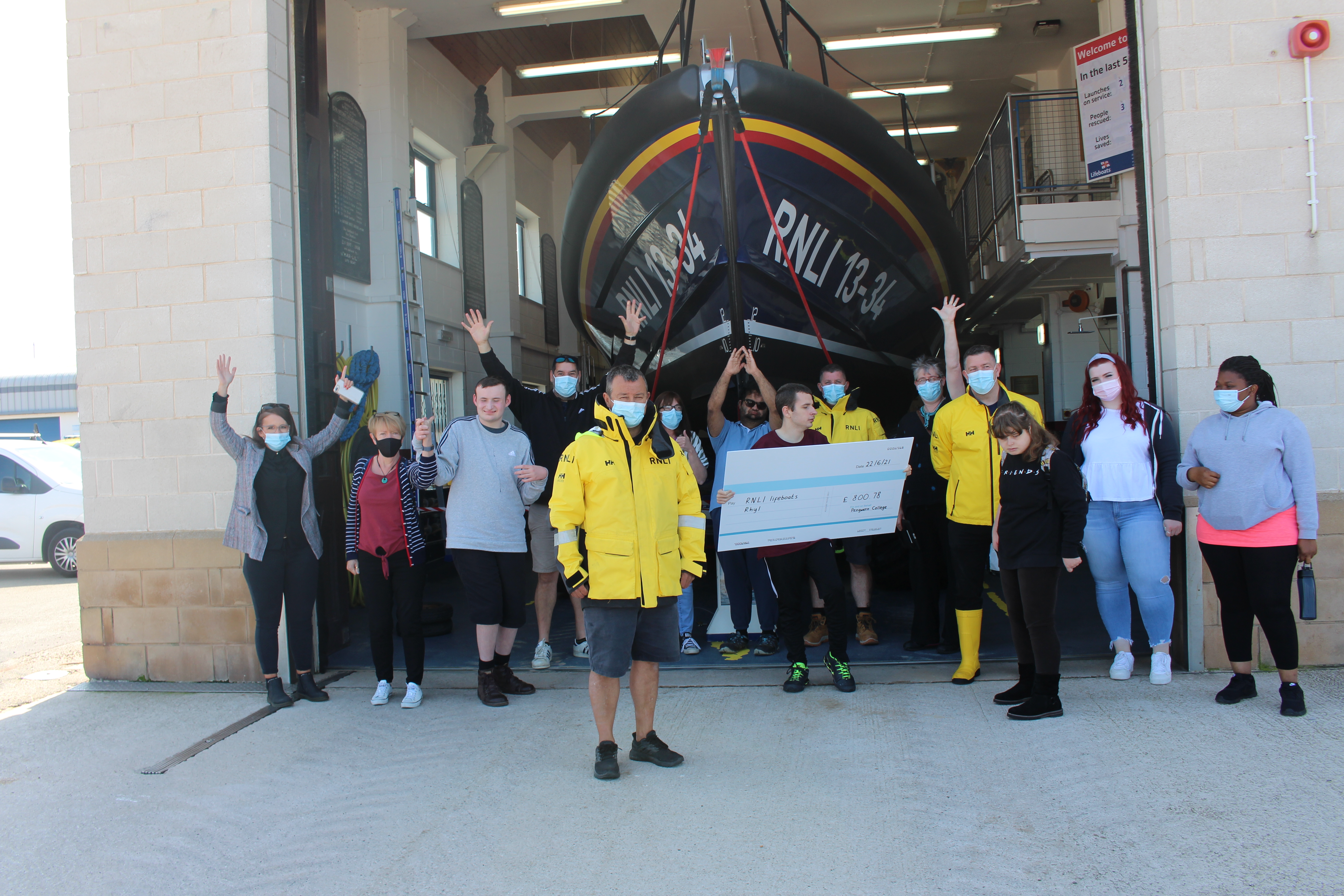 22/6/2021. Coxswain Martin Jones and crew accept cheque for the Mayday Mile.