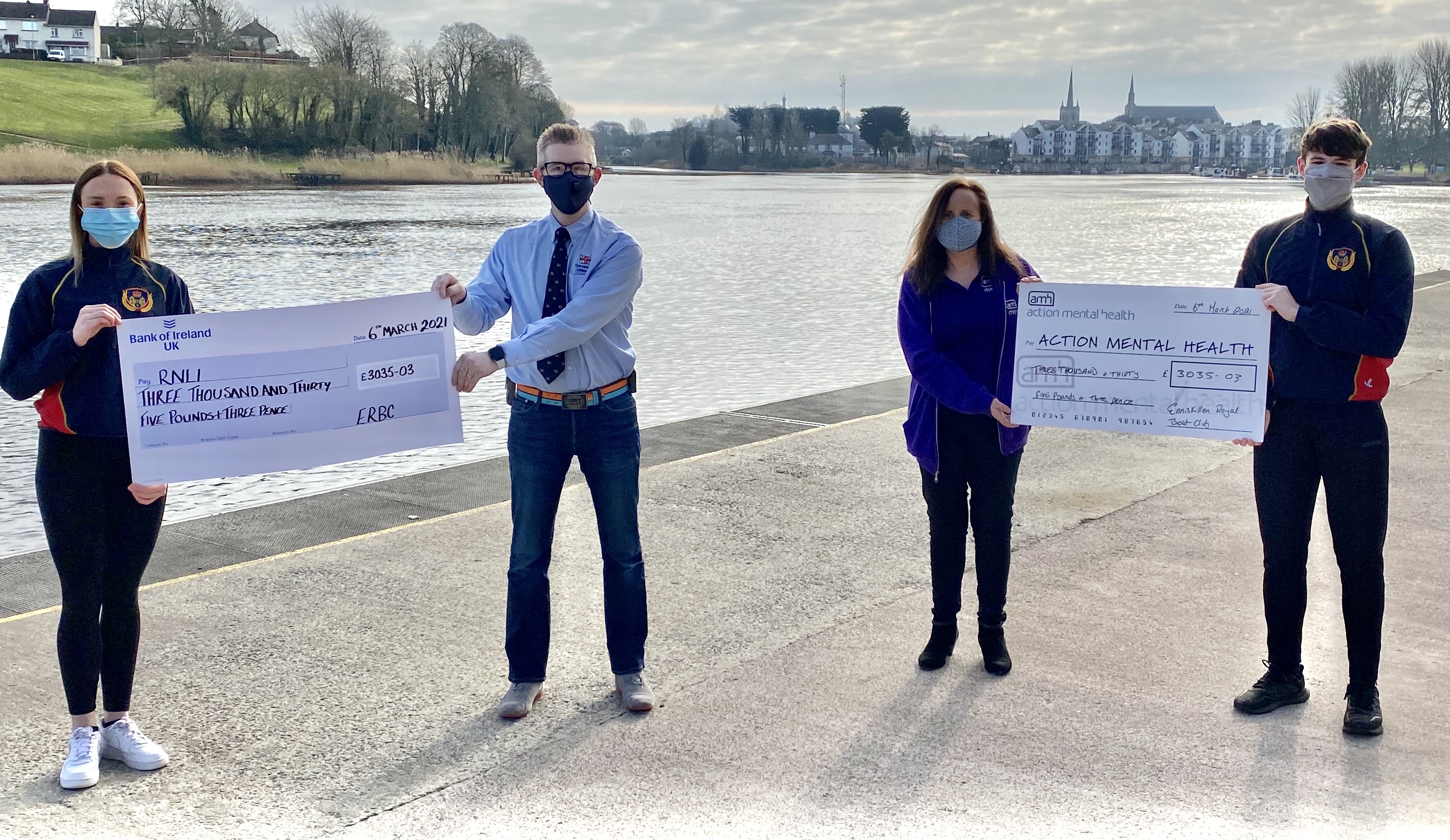 Carrybridge and Enniskillen RNLI receives generous donation