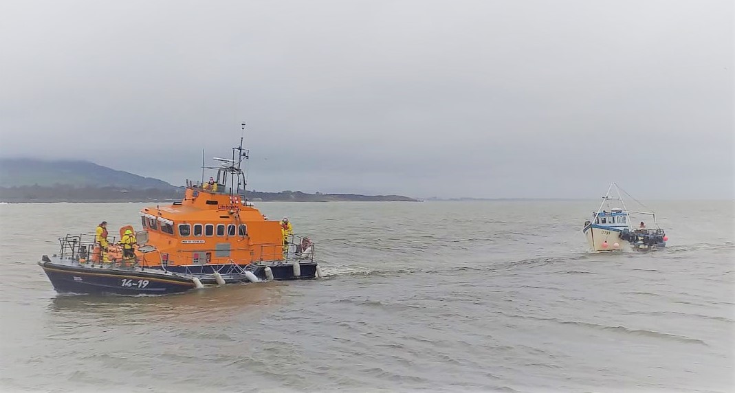Arklow RNLI launch to assist fishing vessel