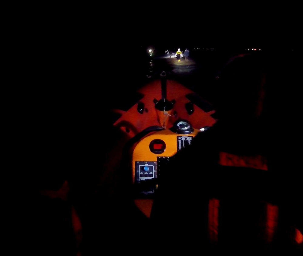Rnli Night Rescue Lymington RNLI late night rescue of four people from a stricken vessel ...