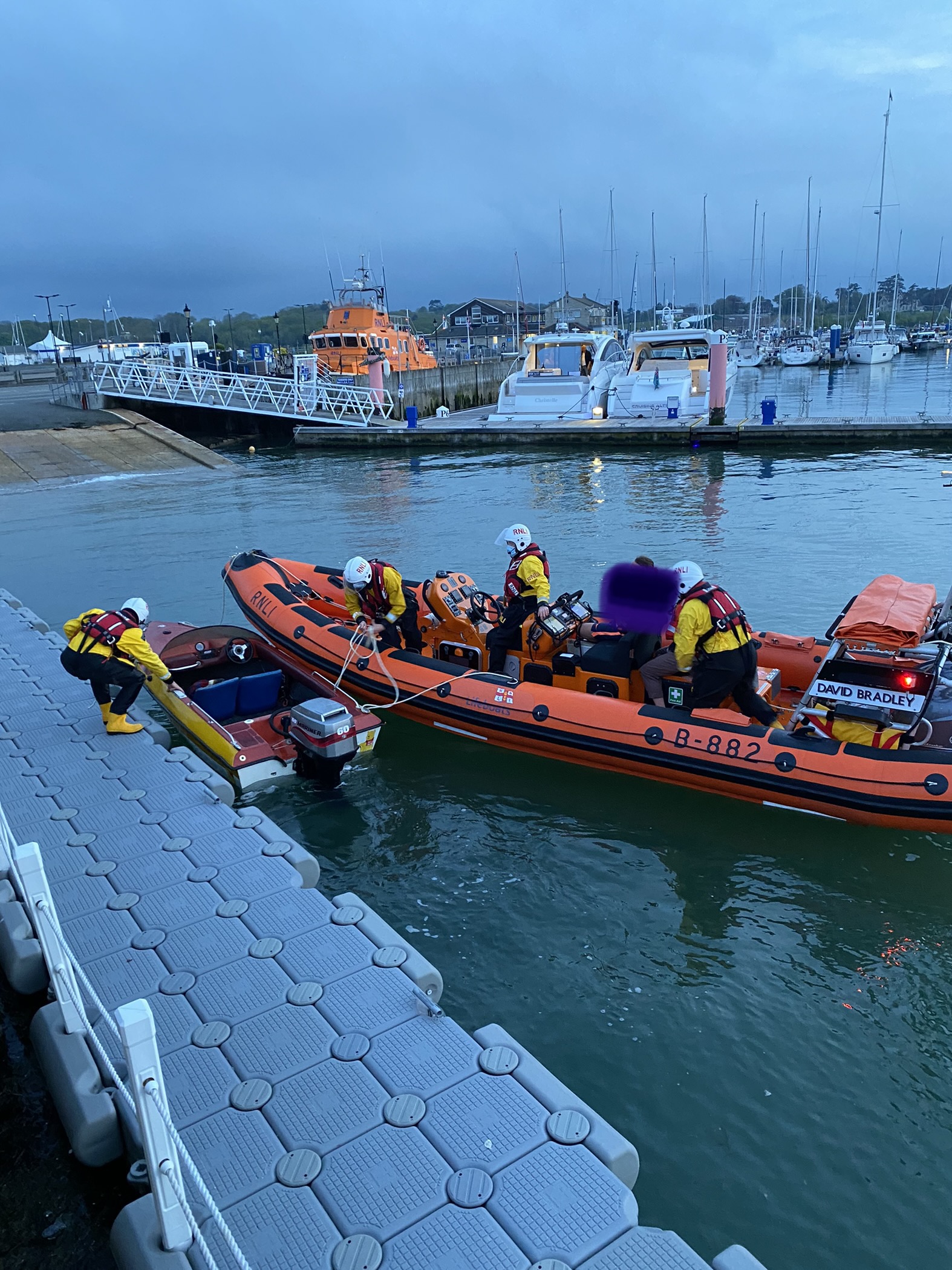 Lifeboat towing